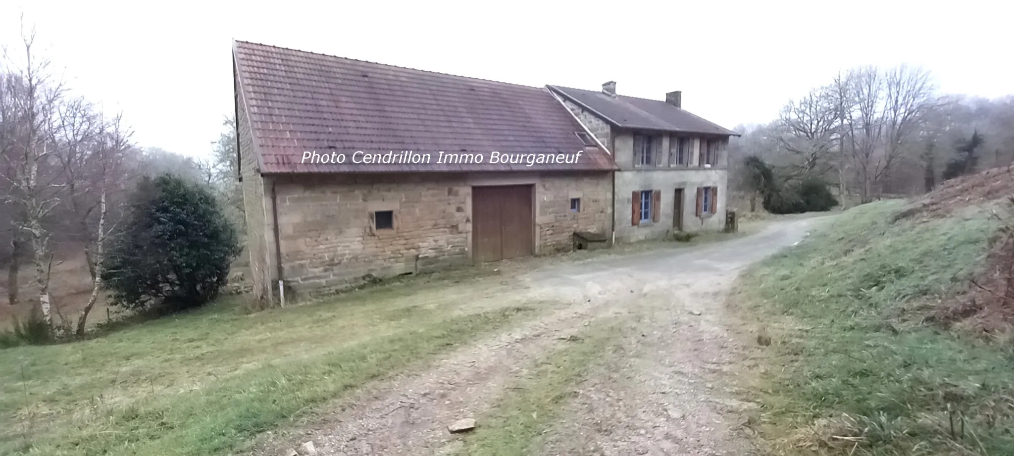 Fermette indépendante à Saint Pierre Bellevue – Maison de campagne à rénover avec grand terrain 