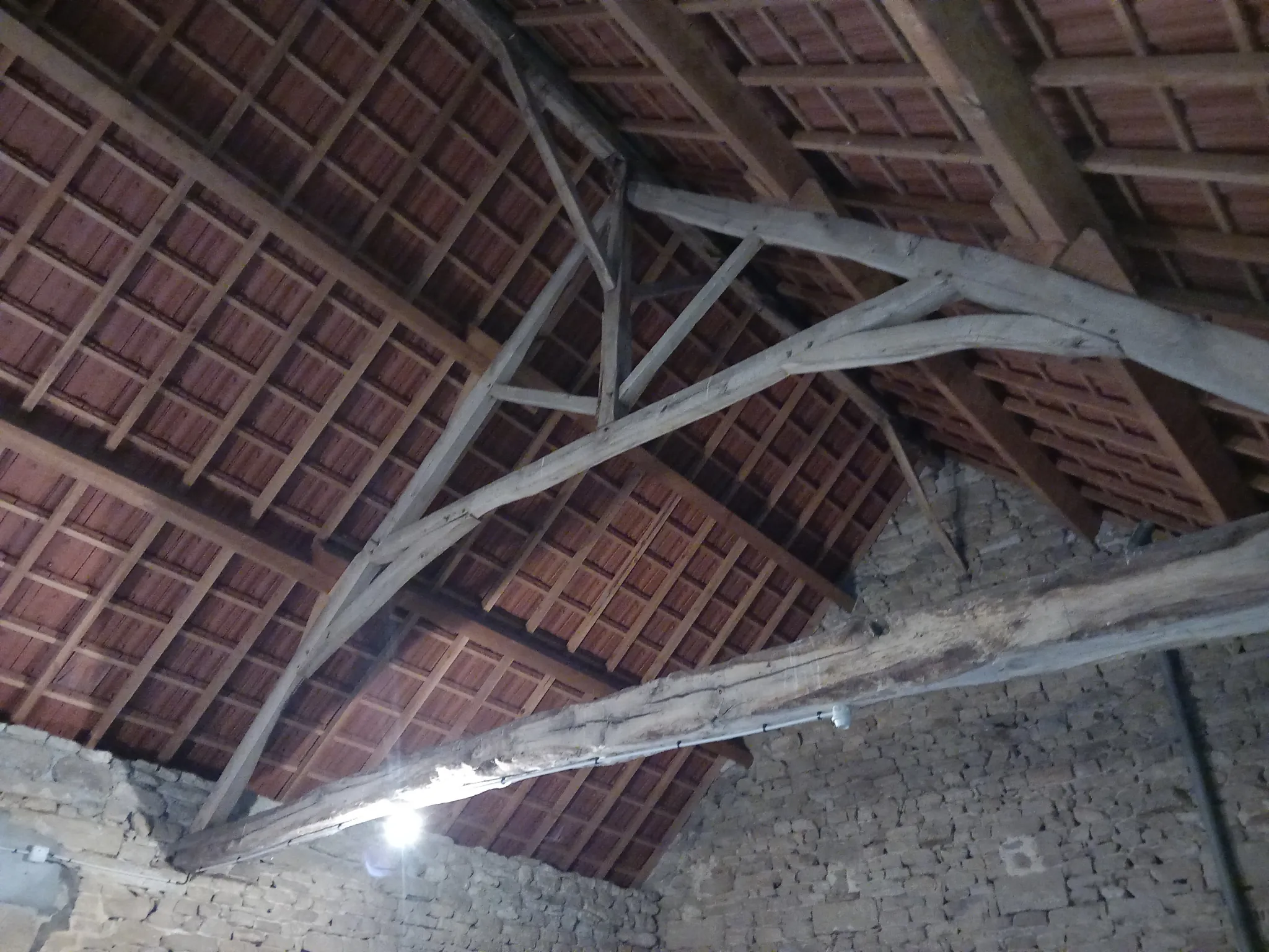 Fermette indépendante à Saint Pierre Bellevue – Maison de campagne à rénover avec grand terrain 