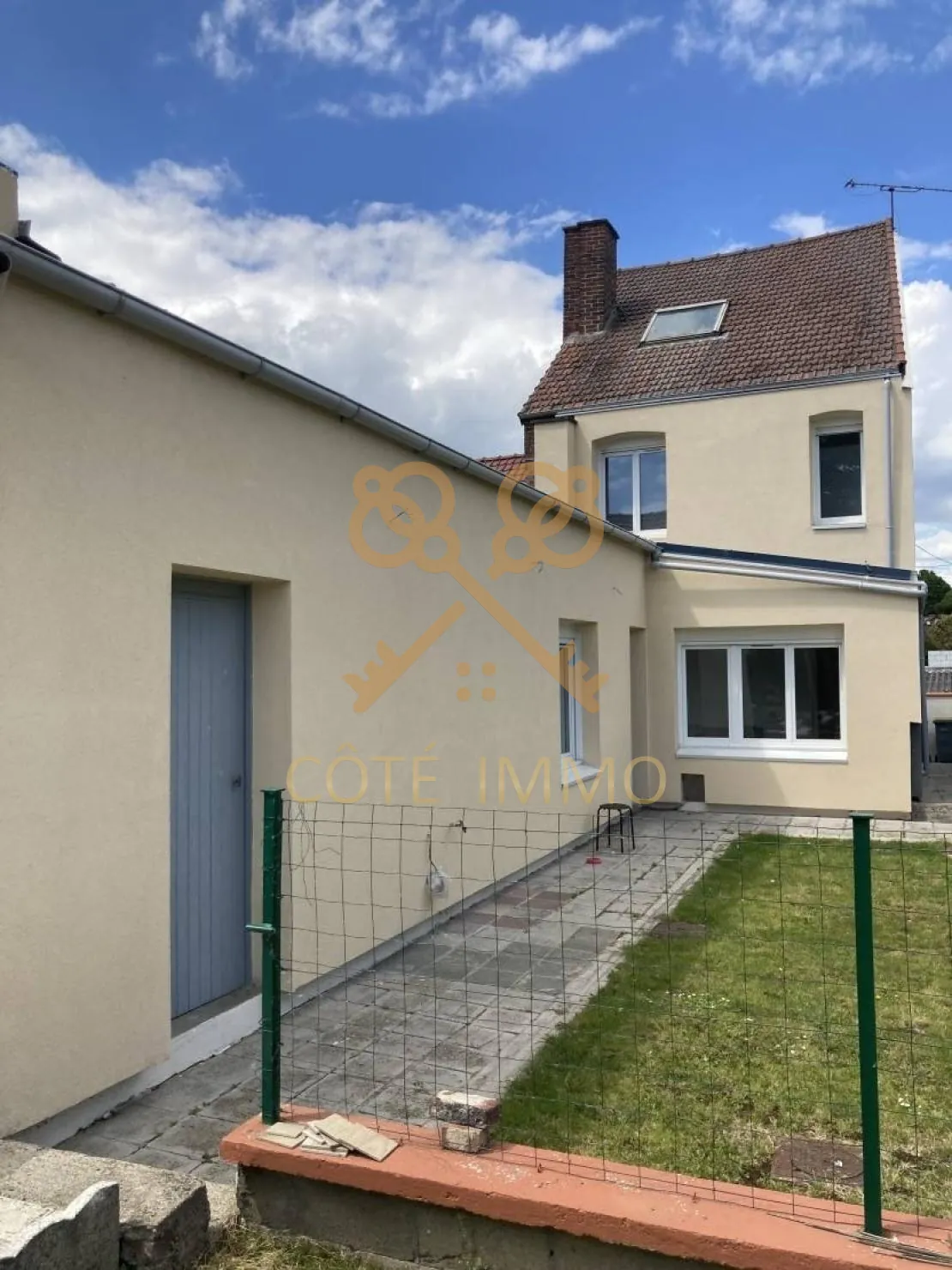 Maison de ville rénovée avec jardin et garage à Biache-Saint-Vaast 