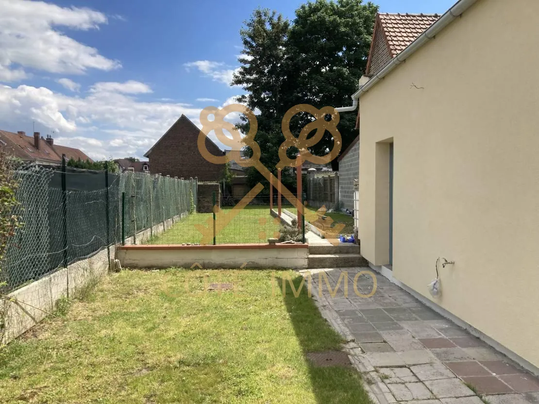 Maison de ville rénovée avec jardin et garage à Biache-Saint-Vaast