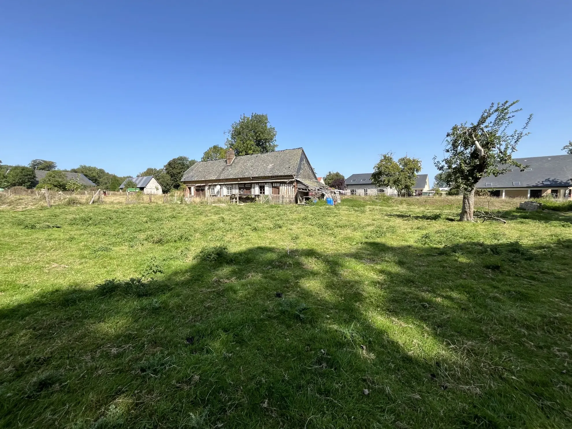 Maison ancienne à rénover proche de la mer avec terrain constructible à Veulettes-sur-Mer 