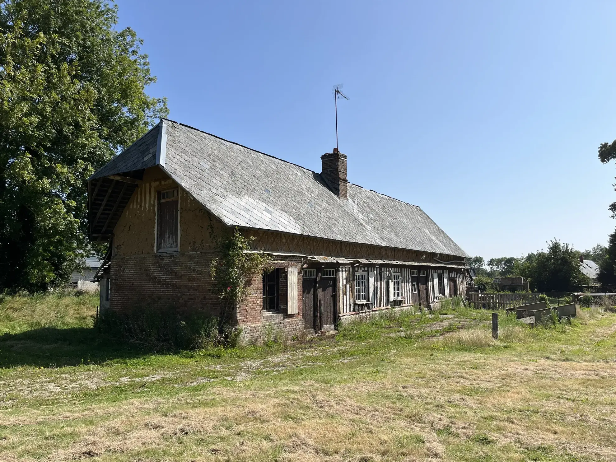 Maison ancienne à rénover proche de la mer avec terrain constructible à Veulettes-sur-Mer