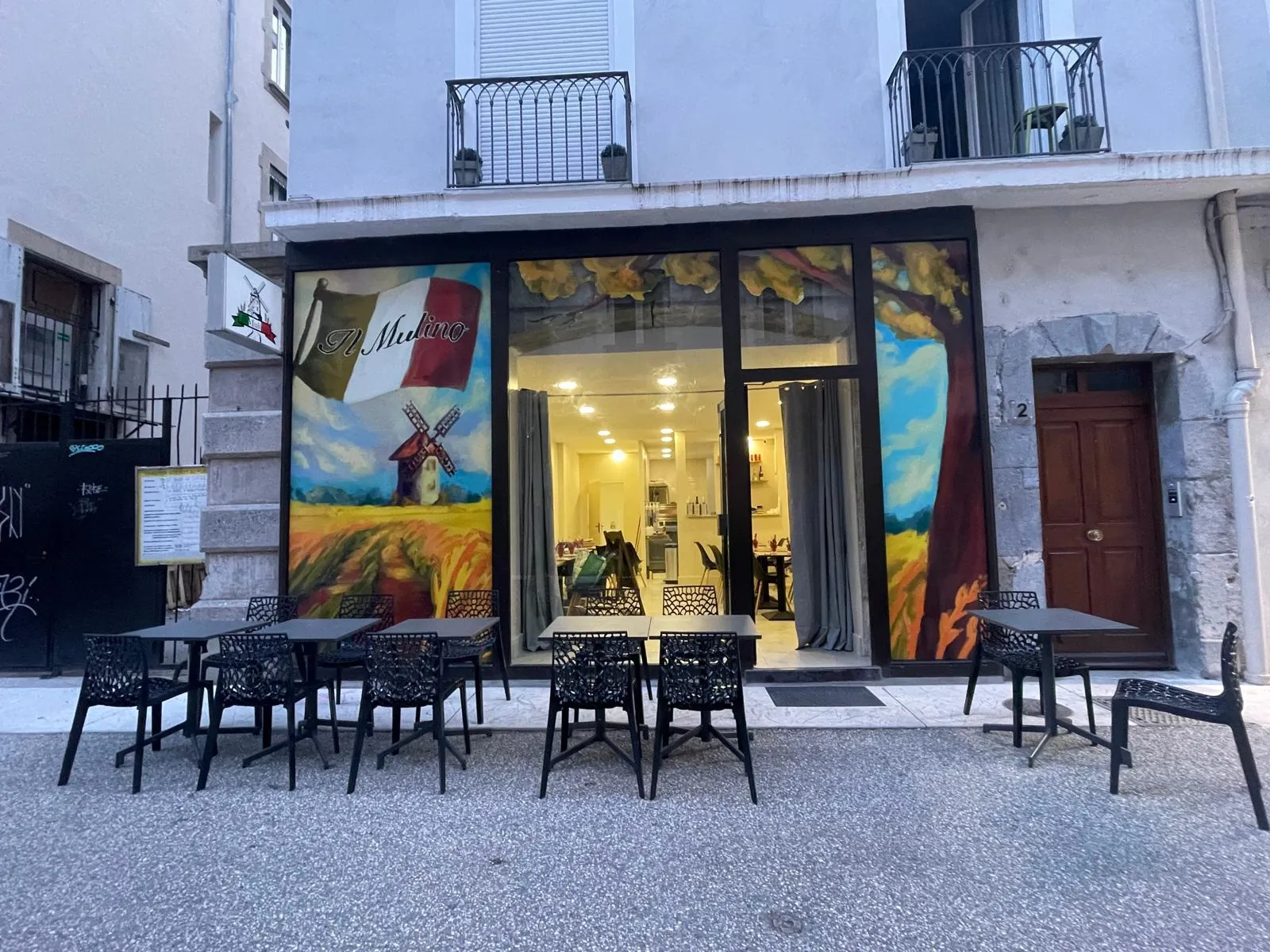 Mur commercial rénové à Grenoble centre, investissement idéal, 72 m² 