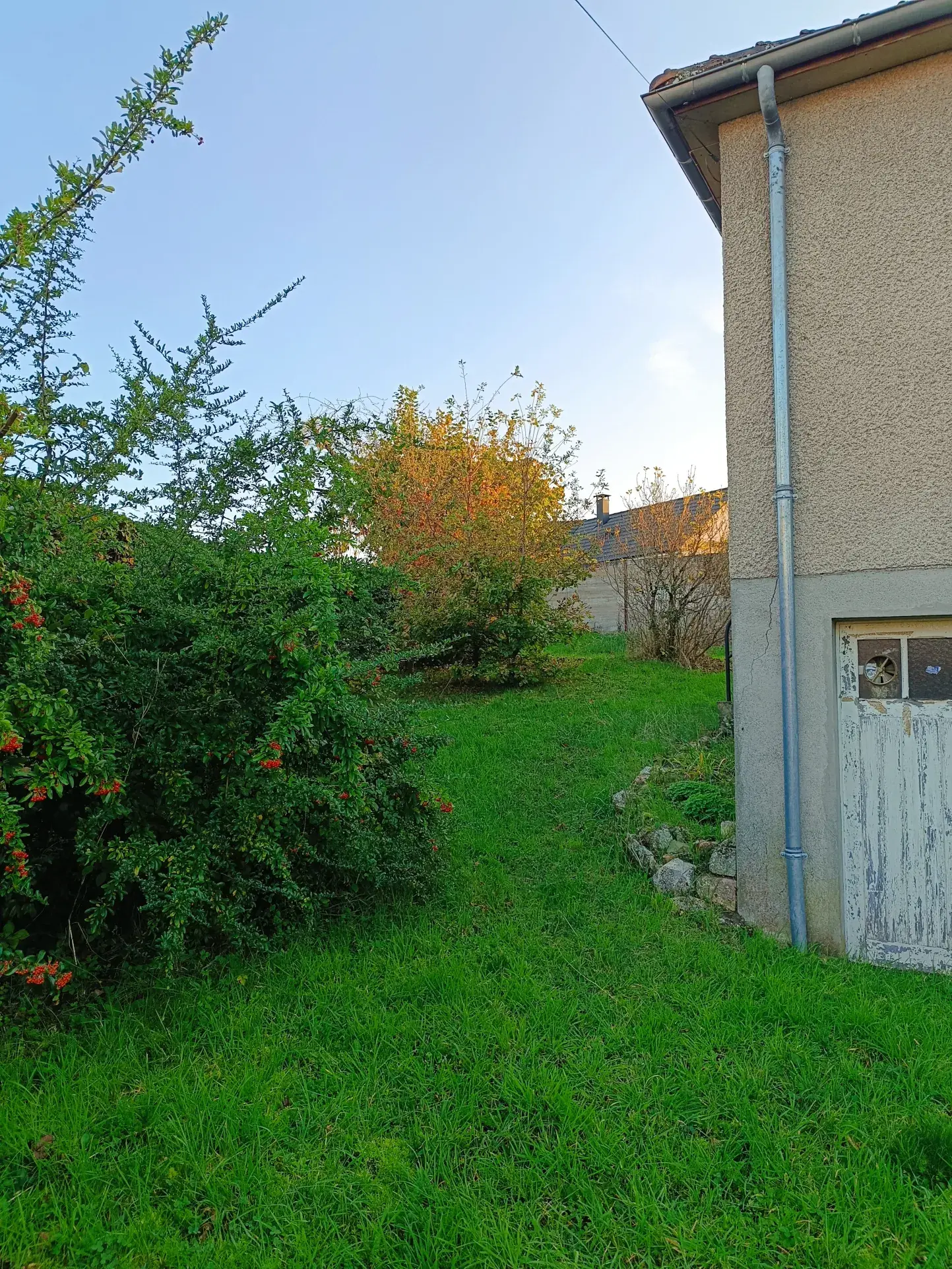 Maison à rénover de 71m² à Vierzon – Opportunité d'investissement avec garage et jardin 