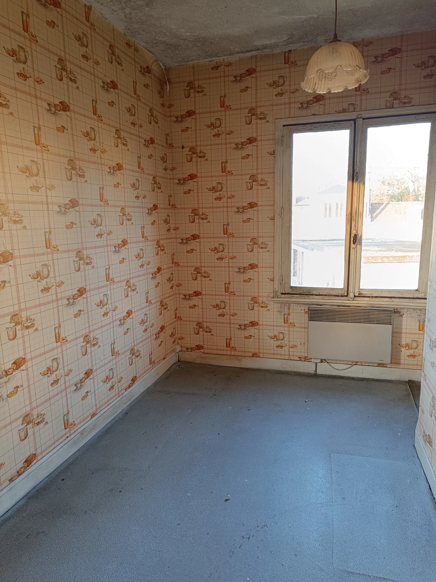 Maison à rénover de 71m² à Vierzon – Opportunité d'investissement avec garage et jardin 