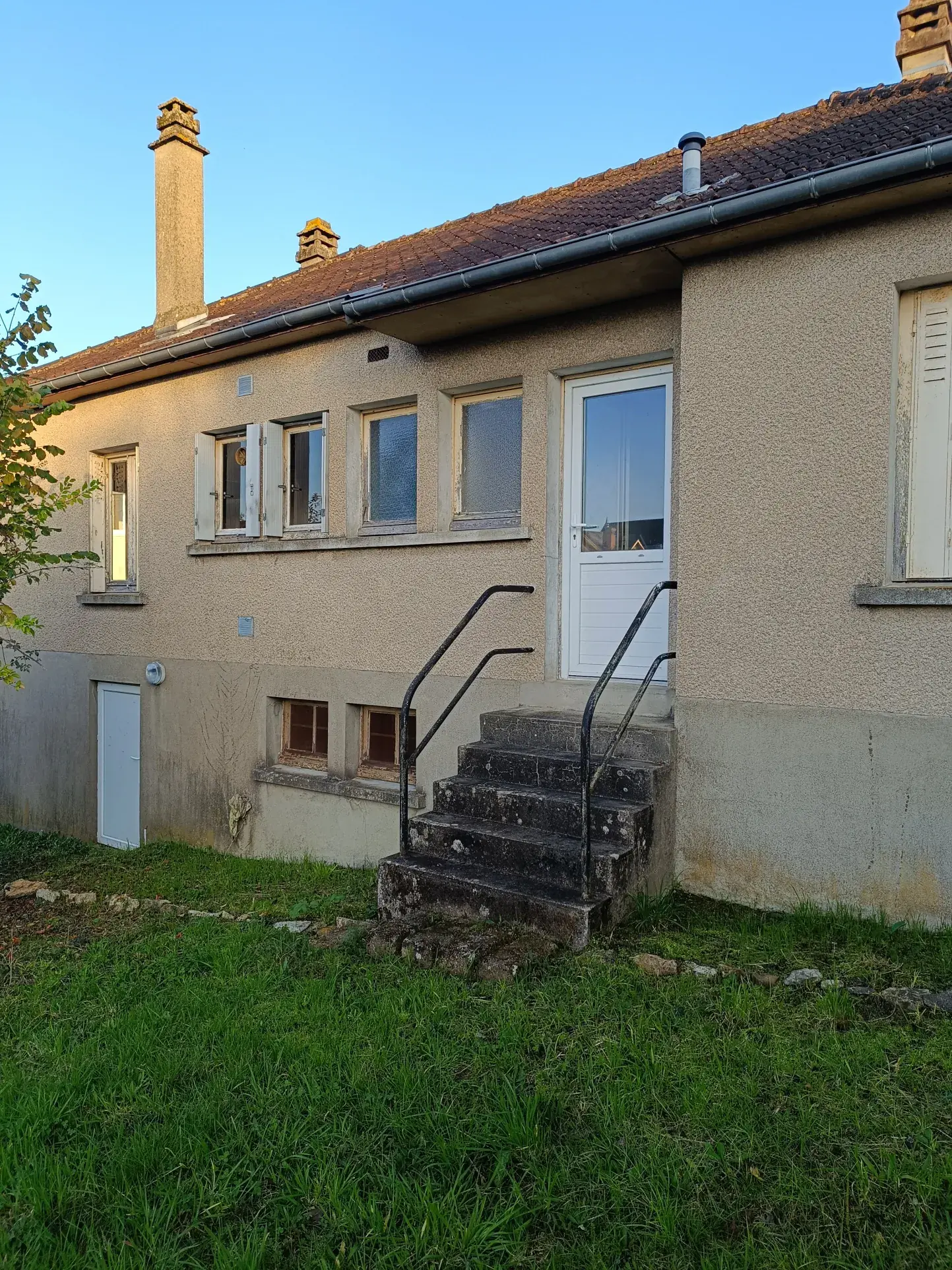 Maison à rénover de 71m² à Vierzon – Opportunité d'investissement avec garage et jardin 
