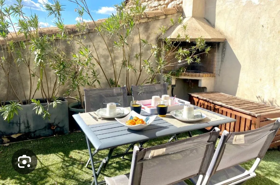 À vendre à Nîmes : appartement duplex atypique avec terrasse privative près des Quais de la Fontaine 