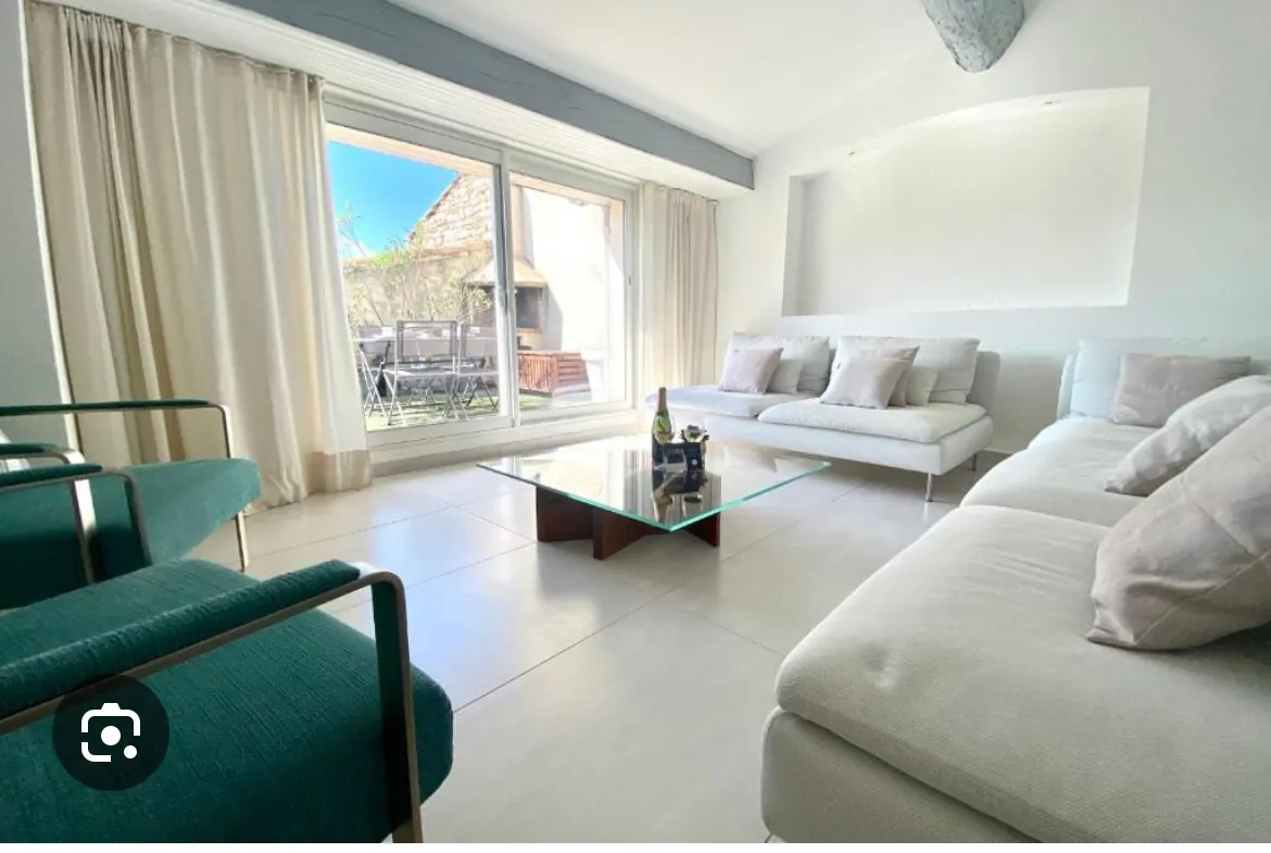 À vendre à Nîmes : appartement duplex atypique avec terrasse privative près des Quais de la Fontaine 