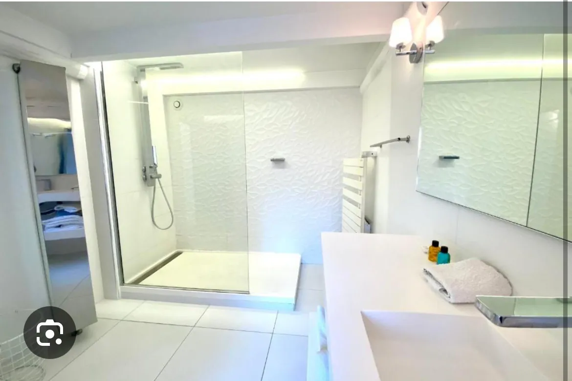 À vendre à Nîmes : appartement duplex atypique avec terrasse privative près des Quais de la Fontaine 