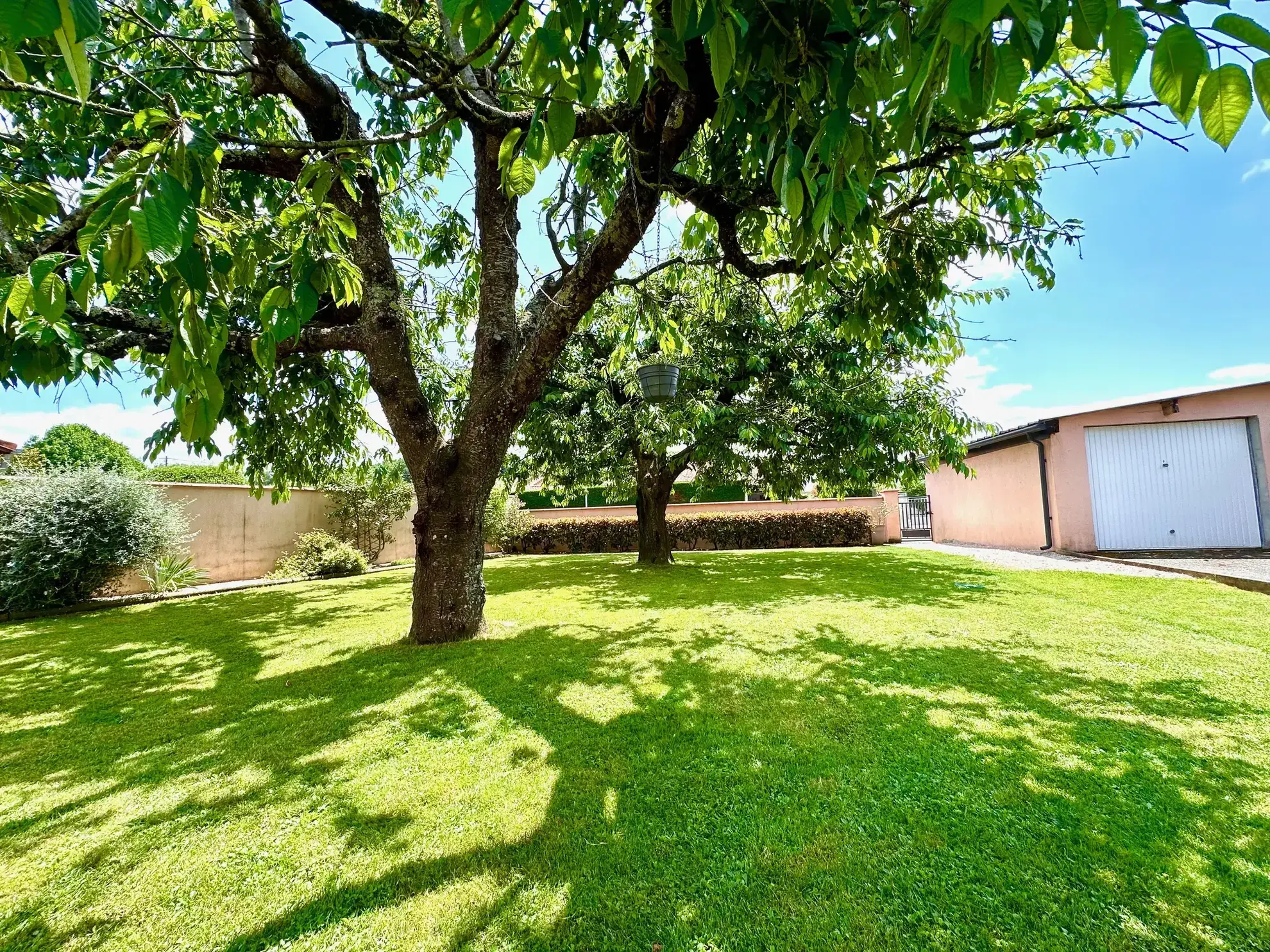 Belle maison familiale à Juillan avec terrain arboré et garage proche Tarbes Sud 