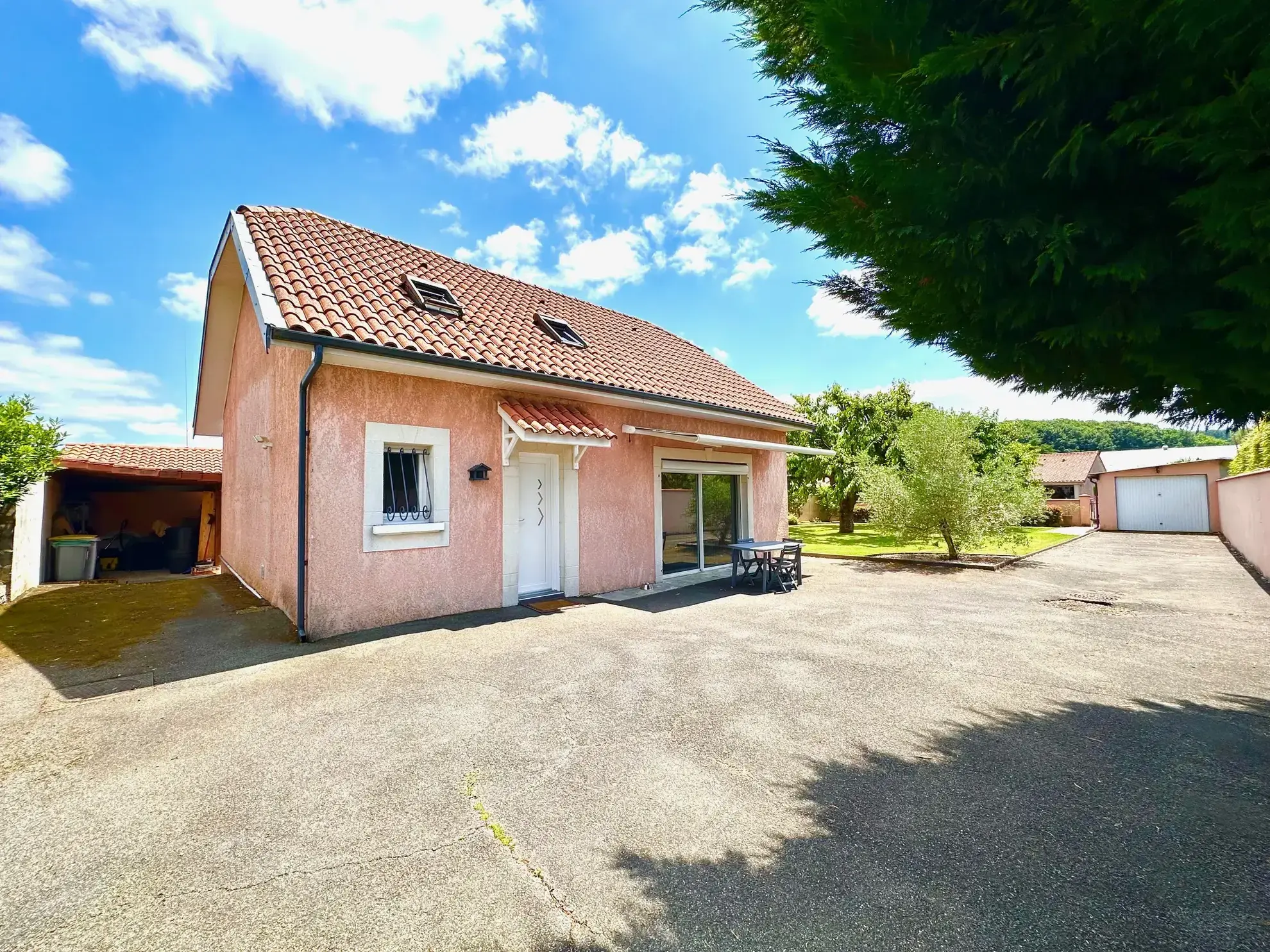 Belle maison familiale à Juillan avec terrain arboré et garage proche Tarbes Sud 