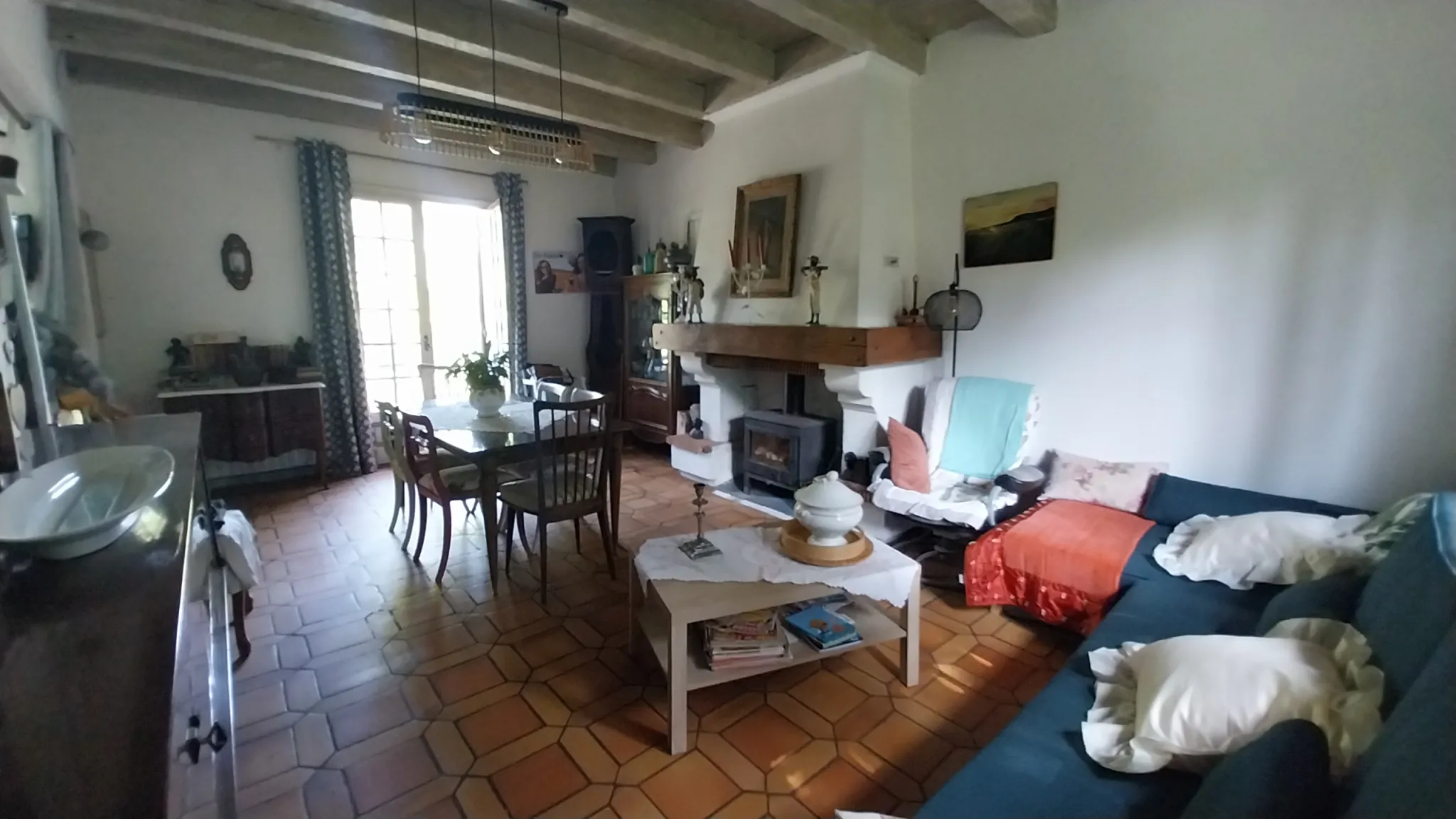 Maison 2 chambres avec grand terrain et vue dégagée, calme à St Pierre de Cole 