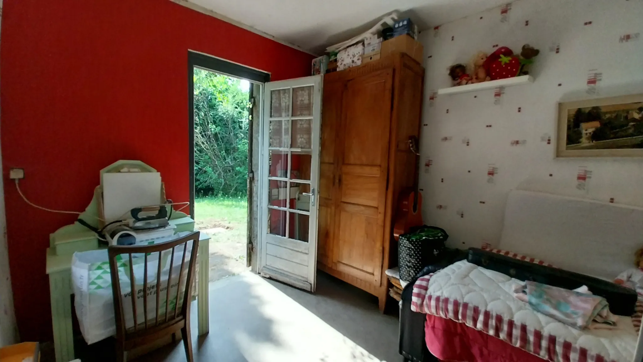 Maison 2 chambres avec grand terrain et vue dégagée, calme à St Pierre de Cole 