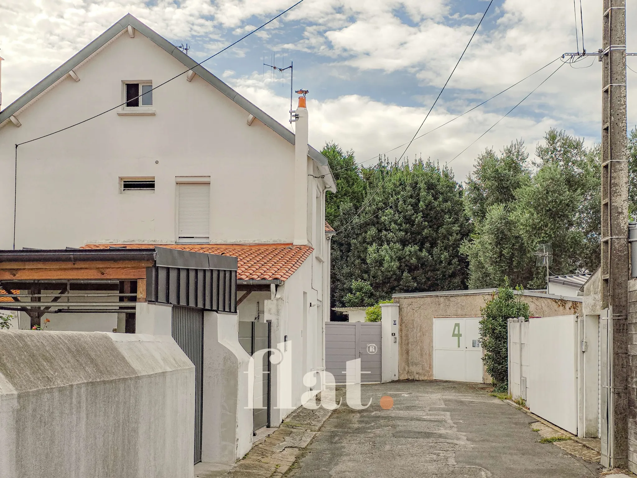 Maison de 75 m2 à Nantes avec cour et garage, idéal investisseur ou résidence 