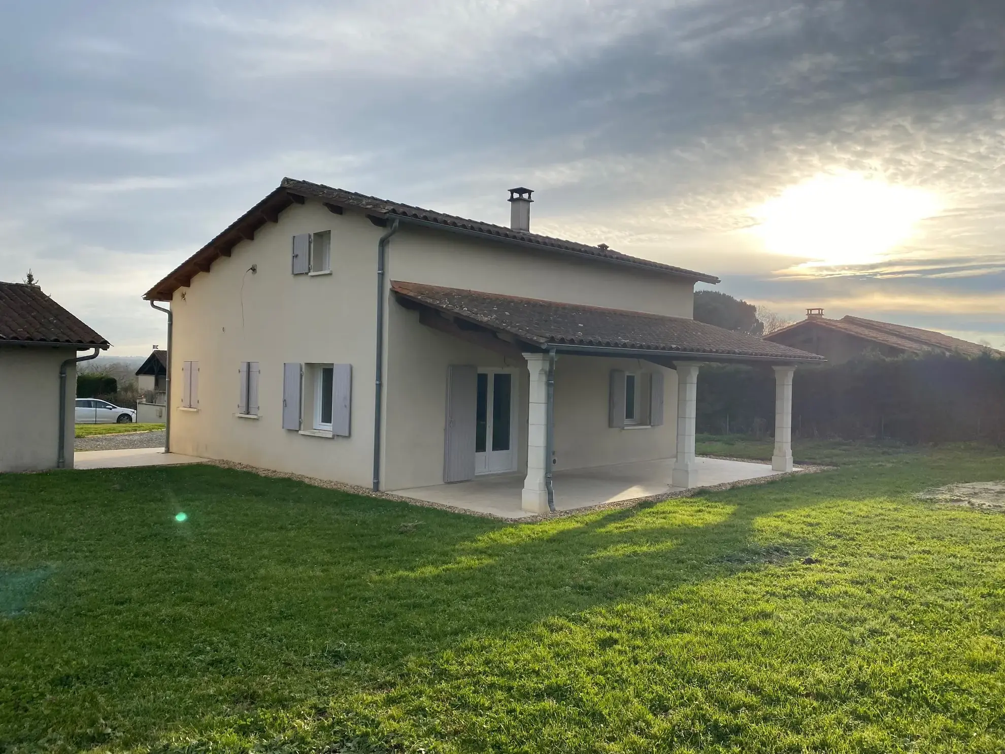 Maison contemporaine à vendre à Aubeterre-sur-Dronne, 4 chambres, terrain clos 1100 m², vue exceptionnelle
