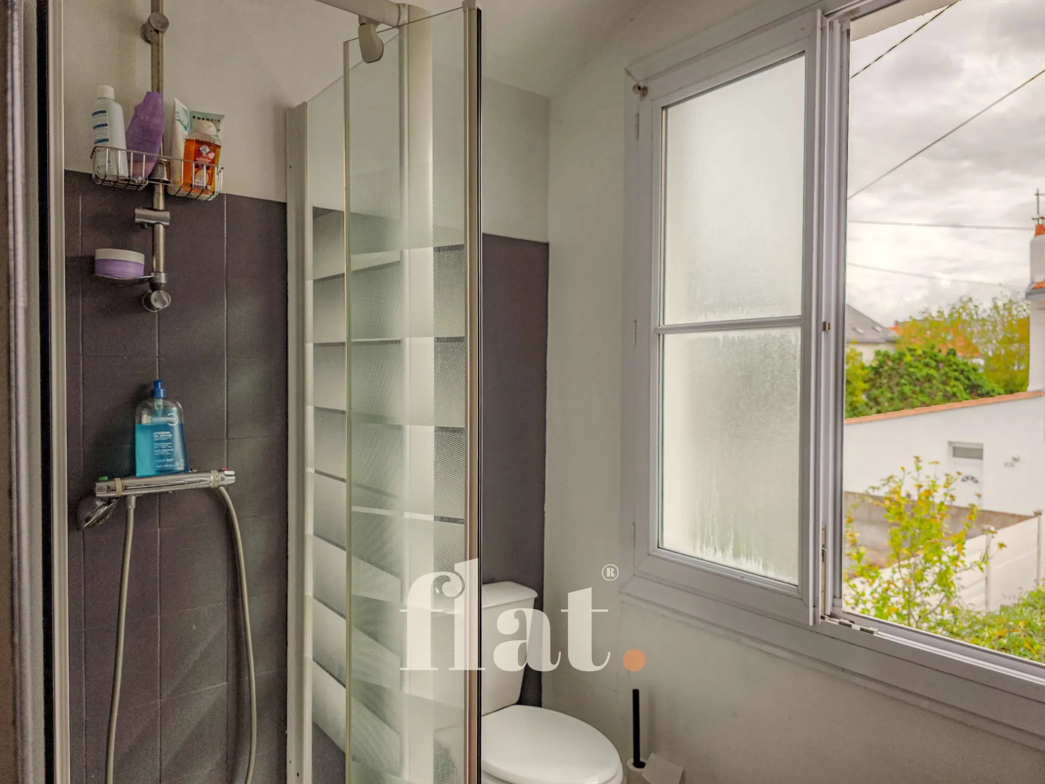 Maison de 75 m2 à Nantes avec cour et garage, idéal investisseur ou résidence 