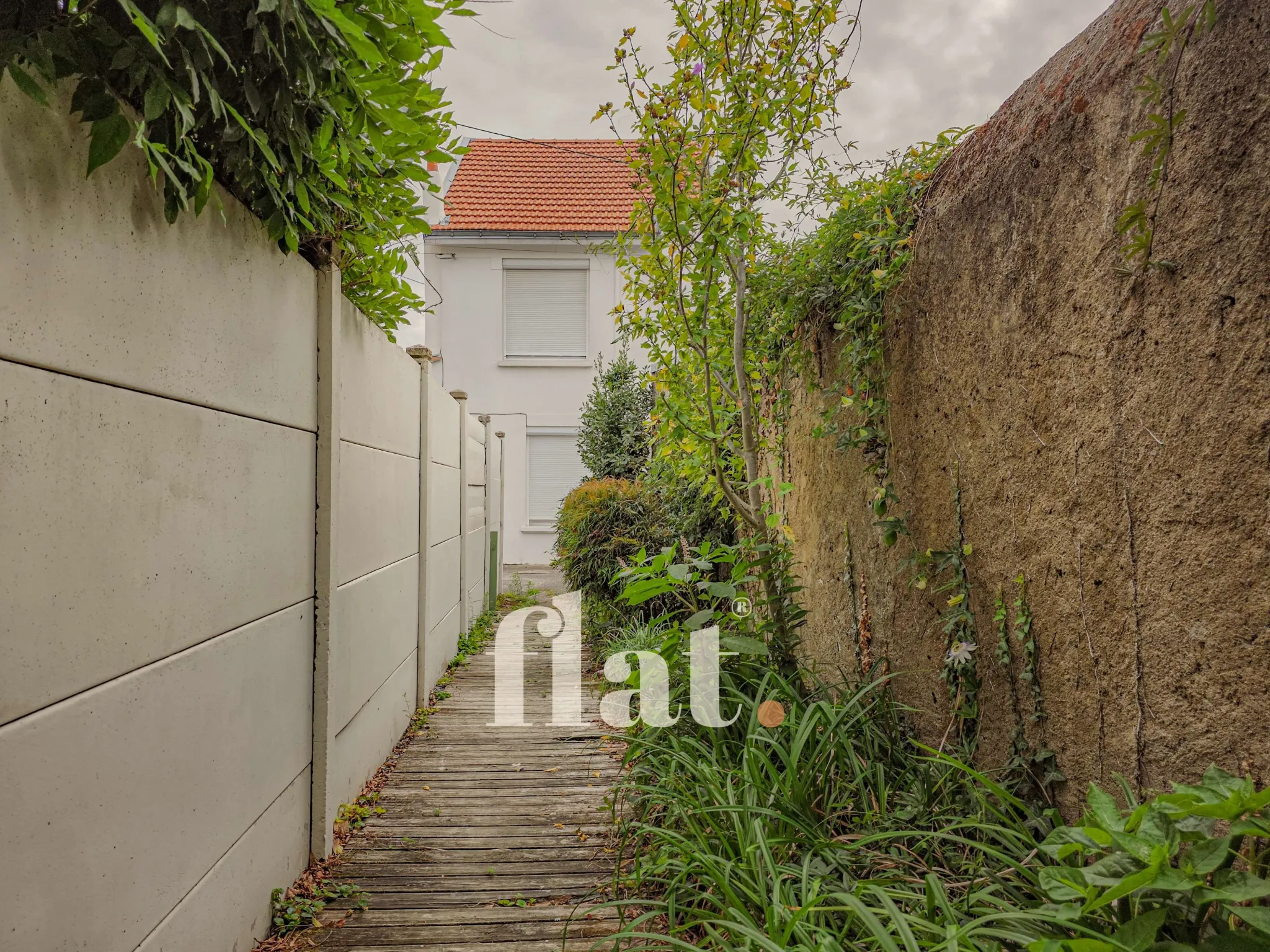 Maison de 75 m2 à Nantes avec cour et garage, idéal investisseur ou résidence 