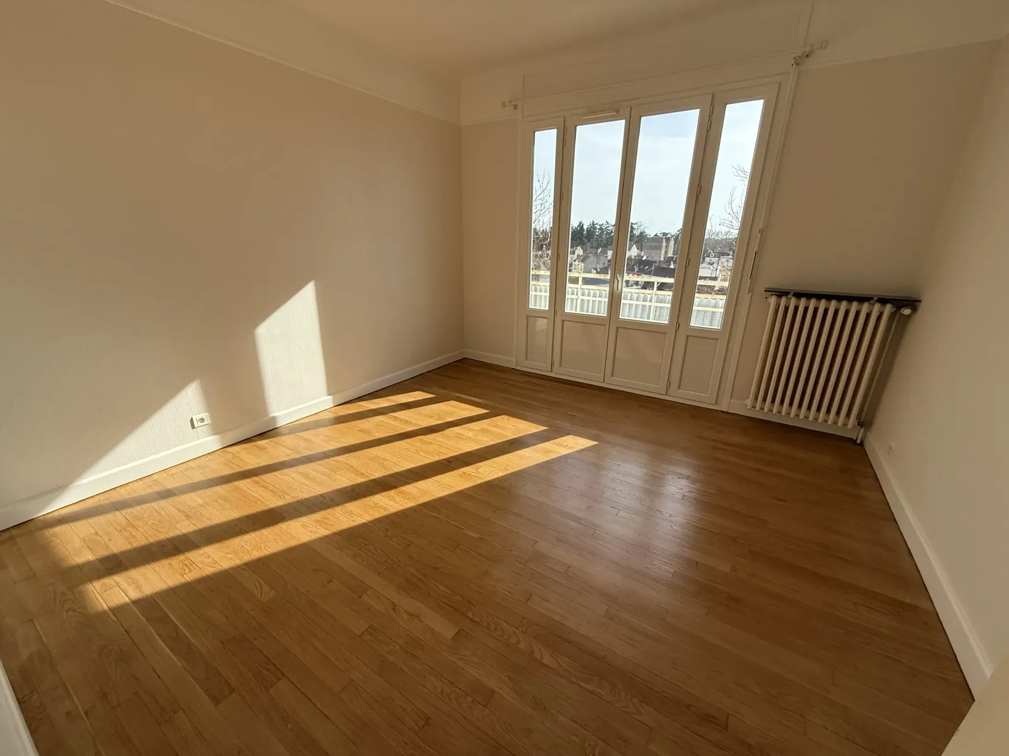 Vichy Quartier de France, appartement T3 avec balcon, ascenseur et vue dégagée 