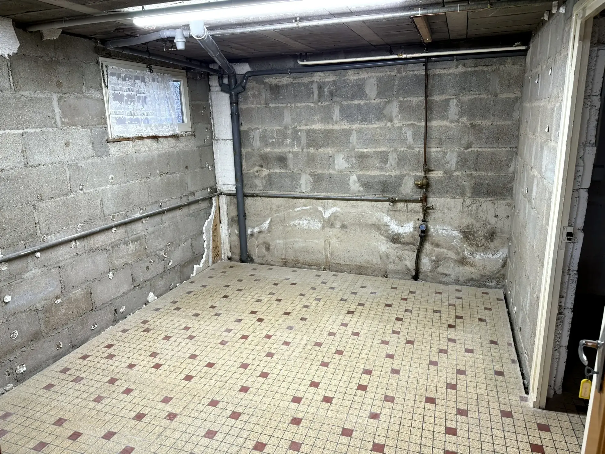 Vente d'un pavillon de 71 m² avec sous-sol et garage à Descartes 