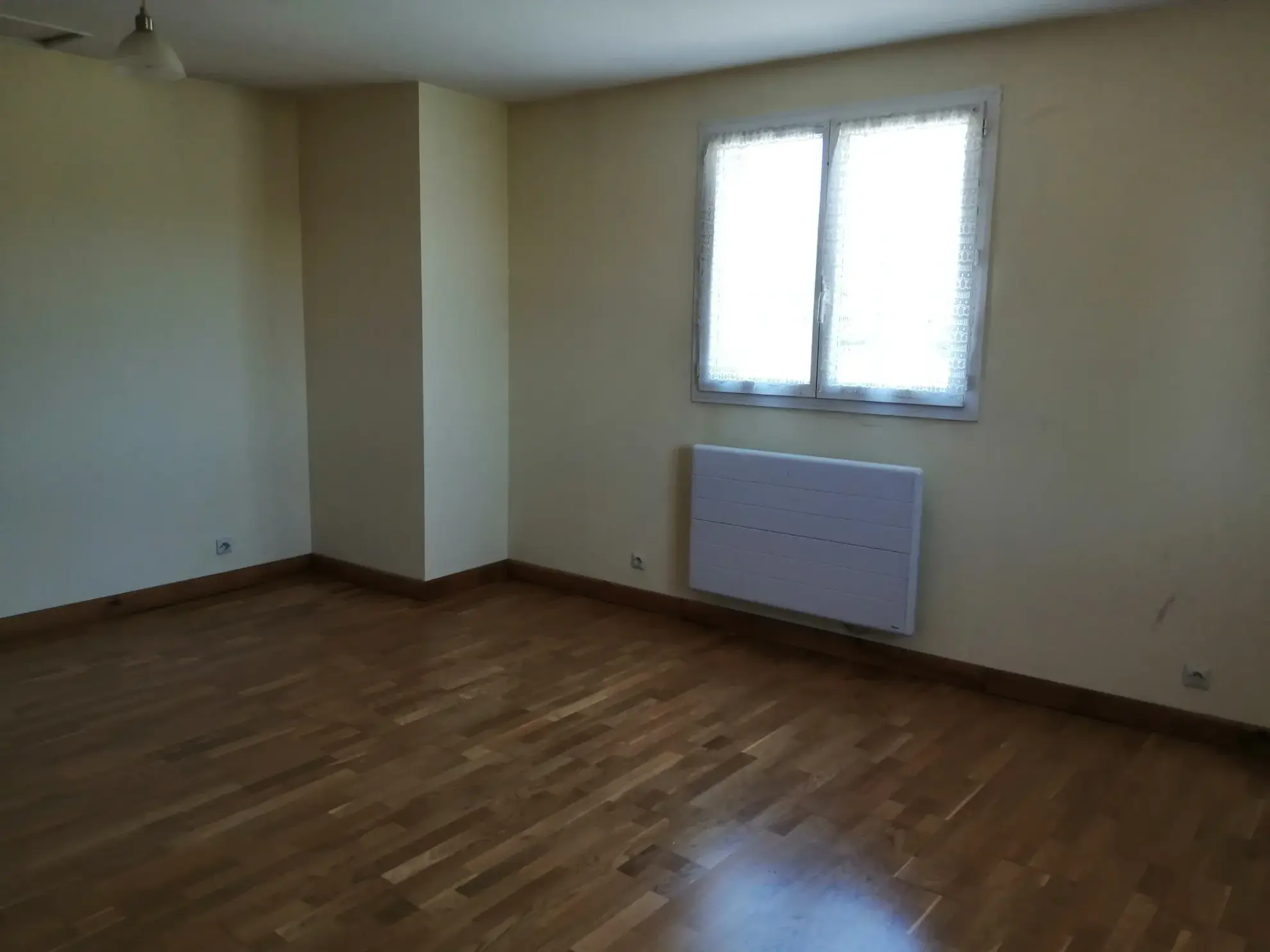 Fermette rénovée 150 m² avec grand terrain proche Bourg et Mâcon 