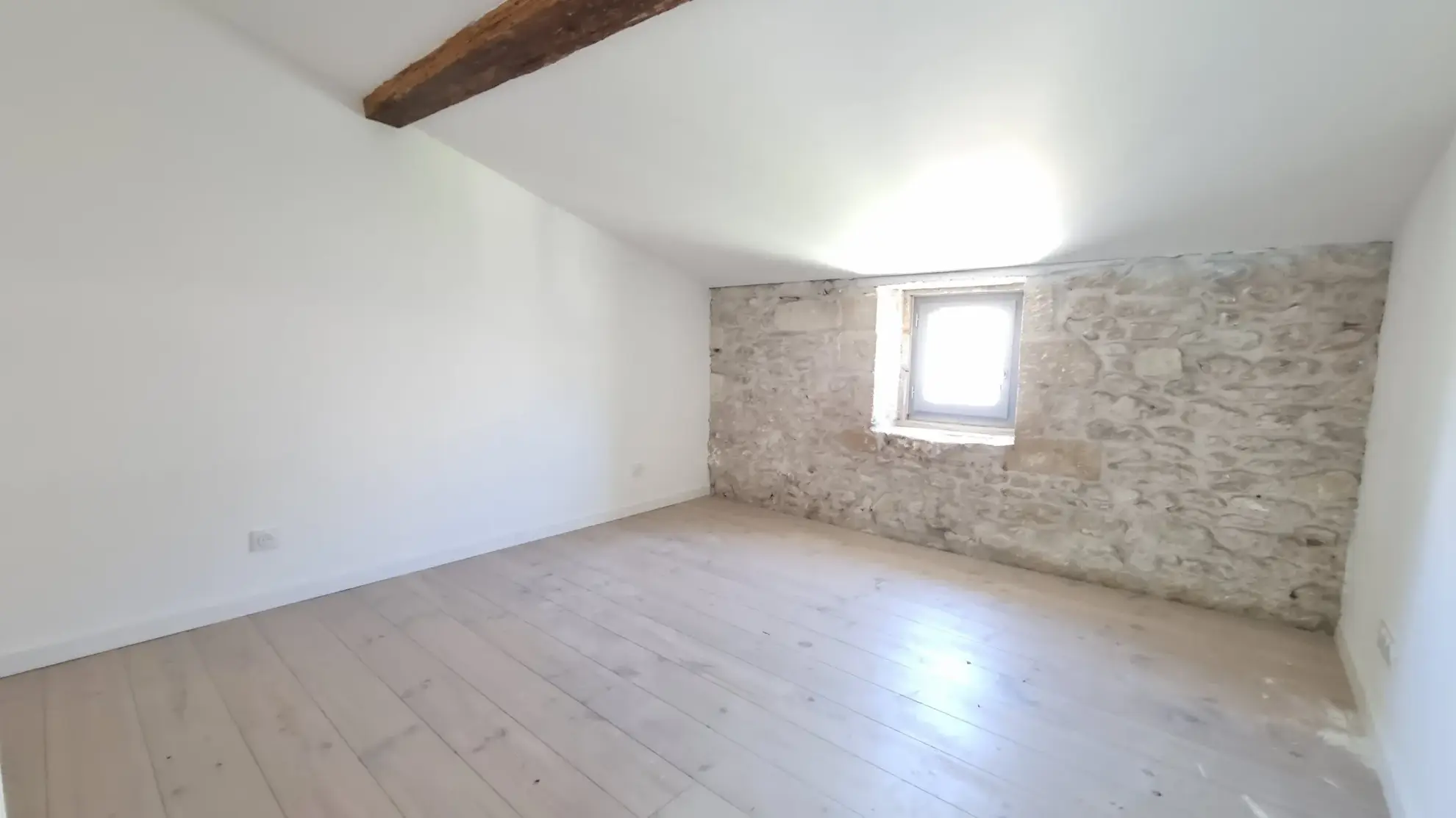 Magnifique appartement en duplex de 140m² en centre-ville de Sommieres 