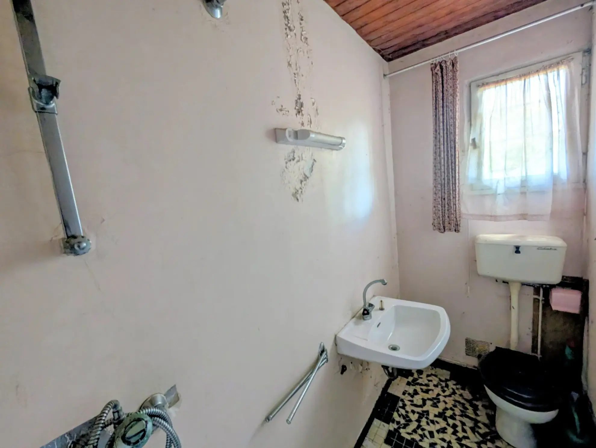 Bâtisse à rénover avec terrain de 2541m² en Brocéliande 