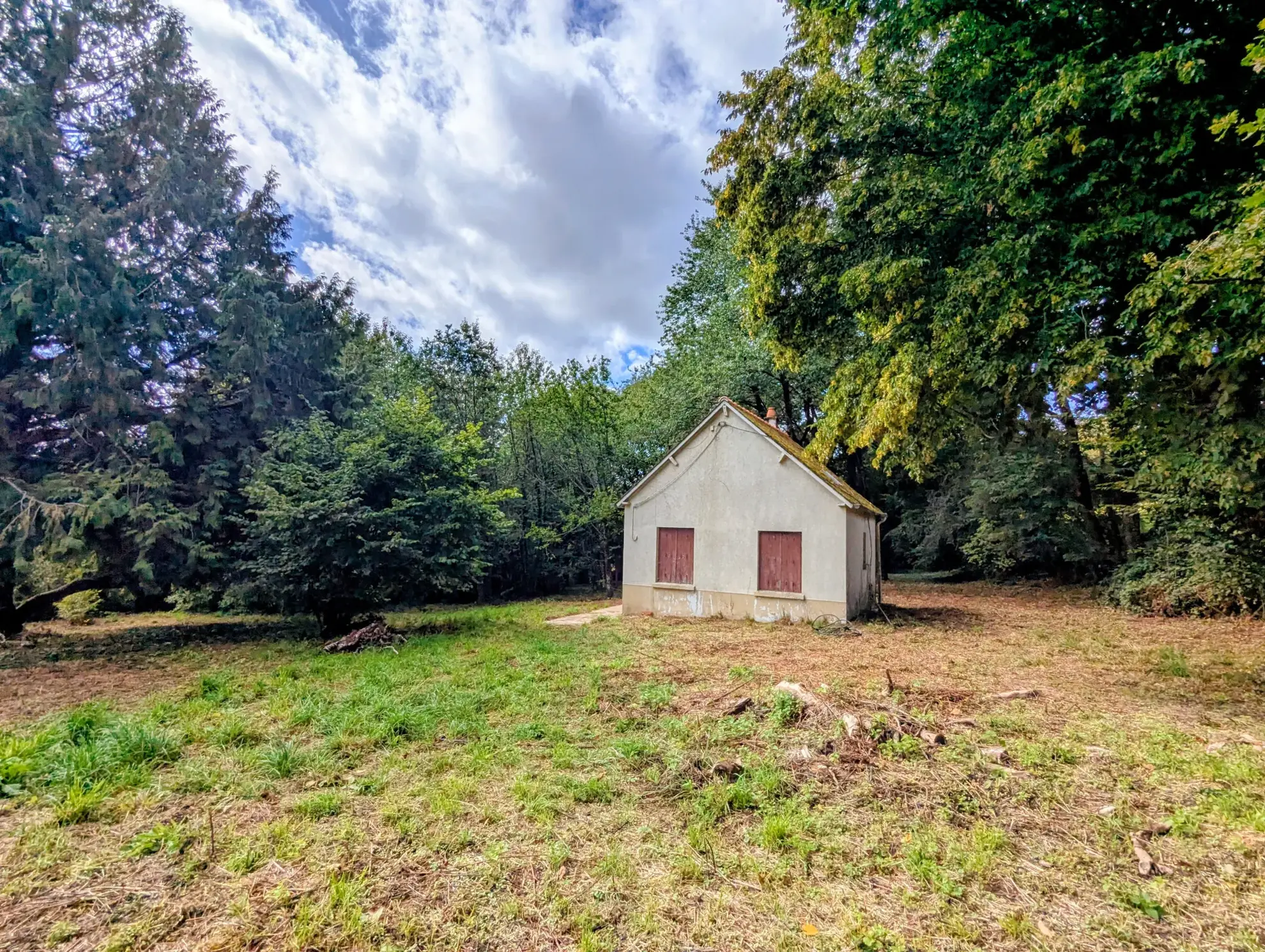 Bâtisse à rénover avec terrain de 2541m² en Brocéliande 
