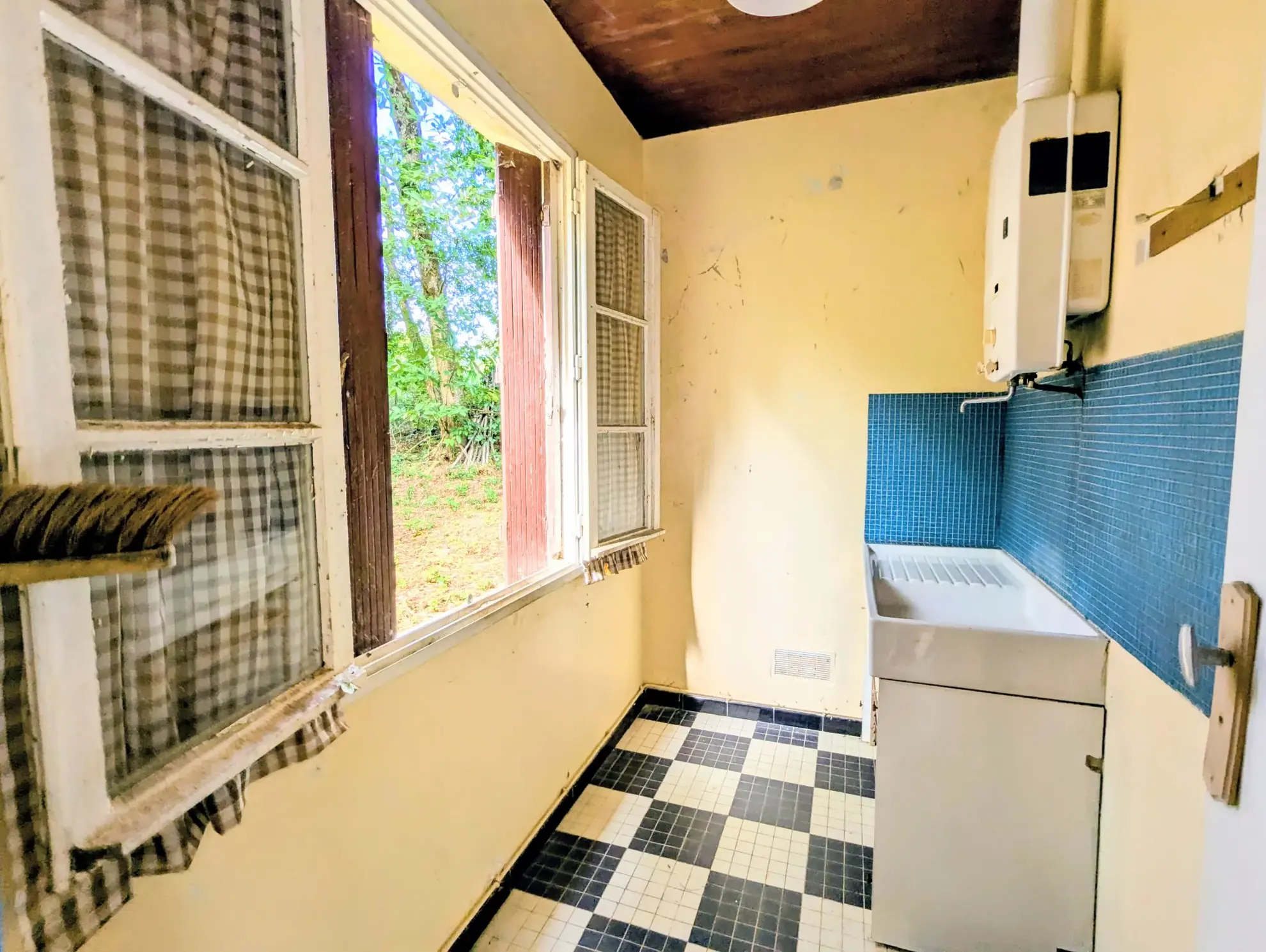 Bâtisse à rénover avec terrain de 2541m² en Brocéliande 