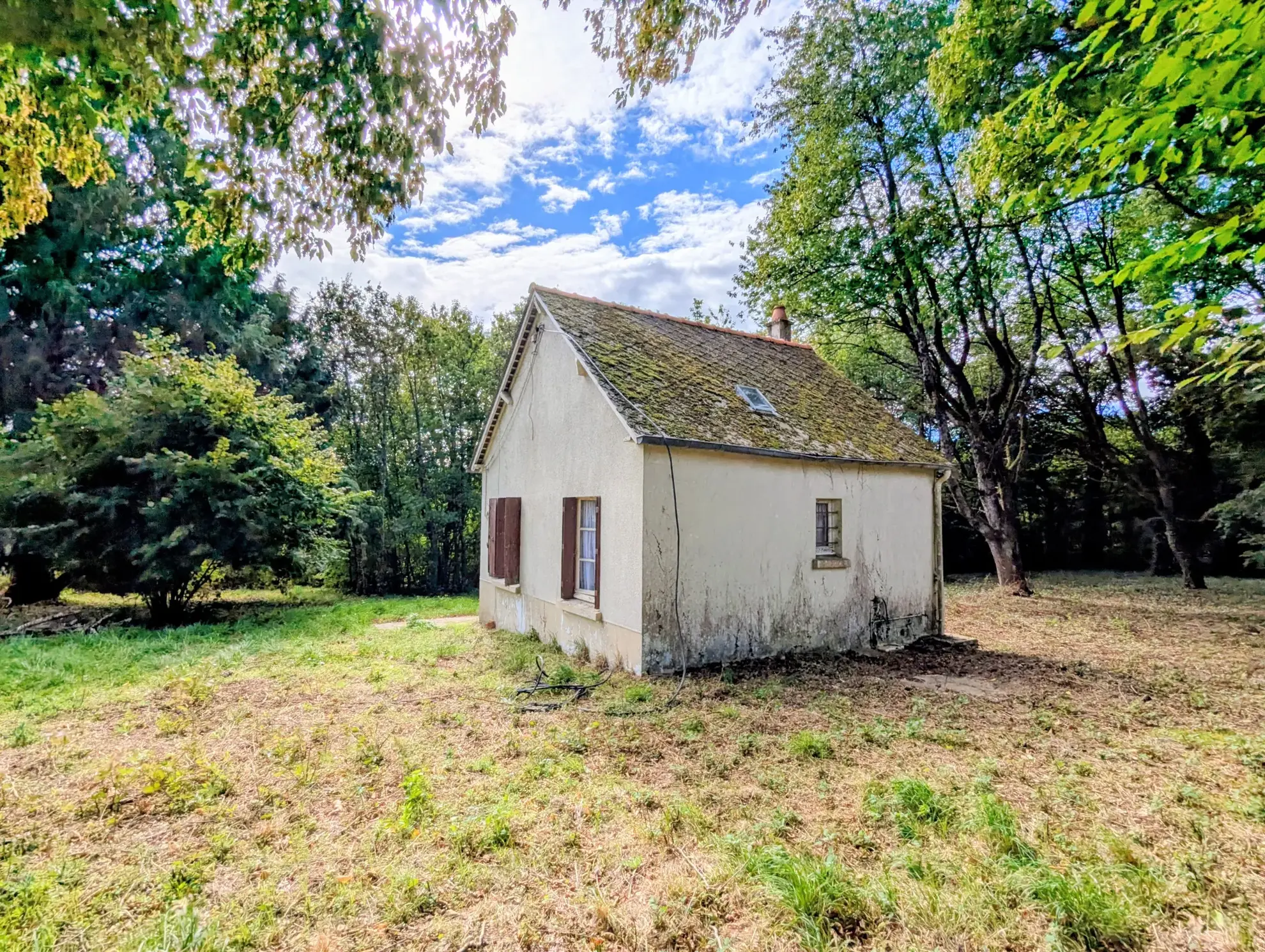 Bâtisse à rénover avec terrain de 2541m² en Brocéliande 