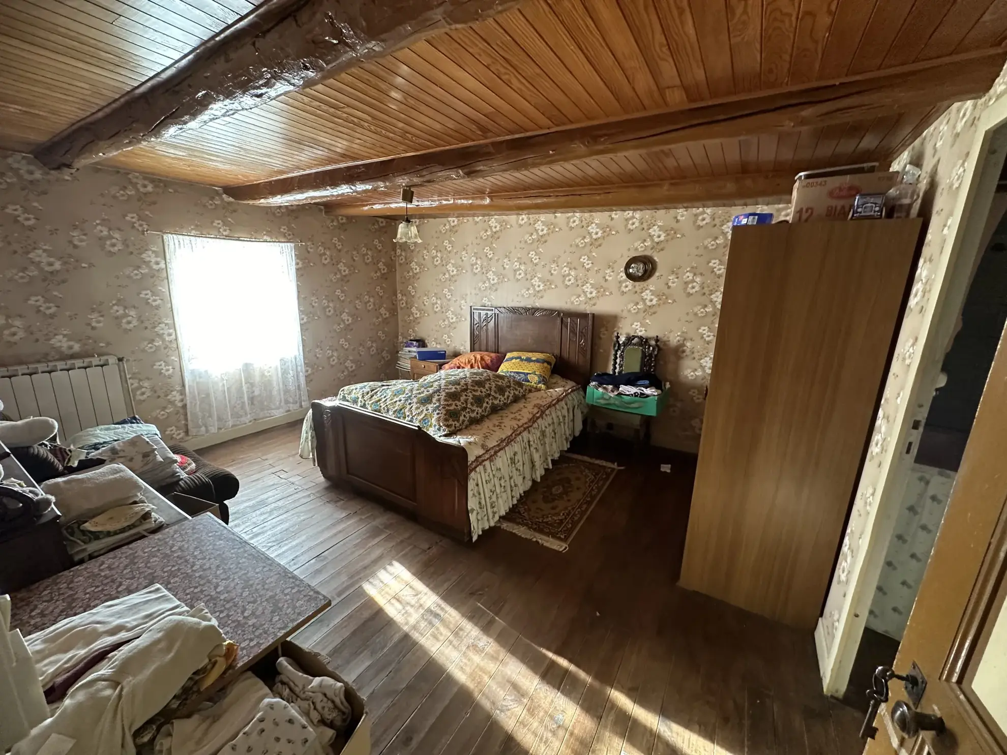 Corps de ferme à rénover à Laurie avec maison, grange, atelier et terrain de 818 m² 