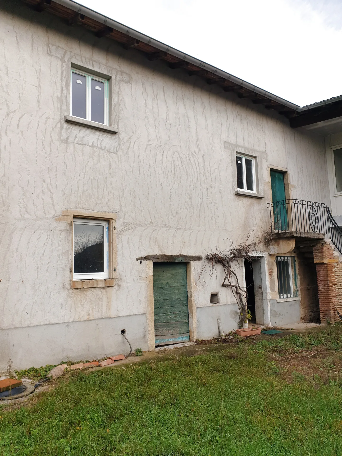 Maison à rénover de 163 m² à Misérieux avec fort potentiel d'aménagement