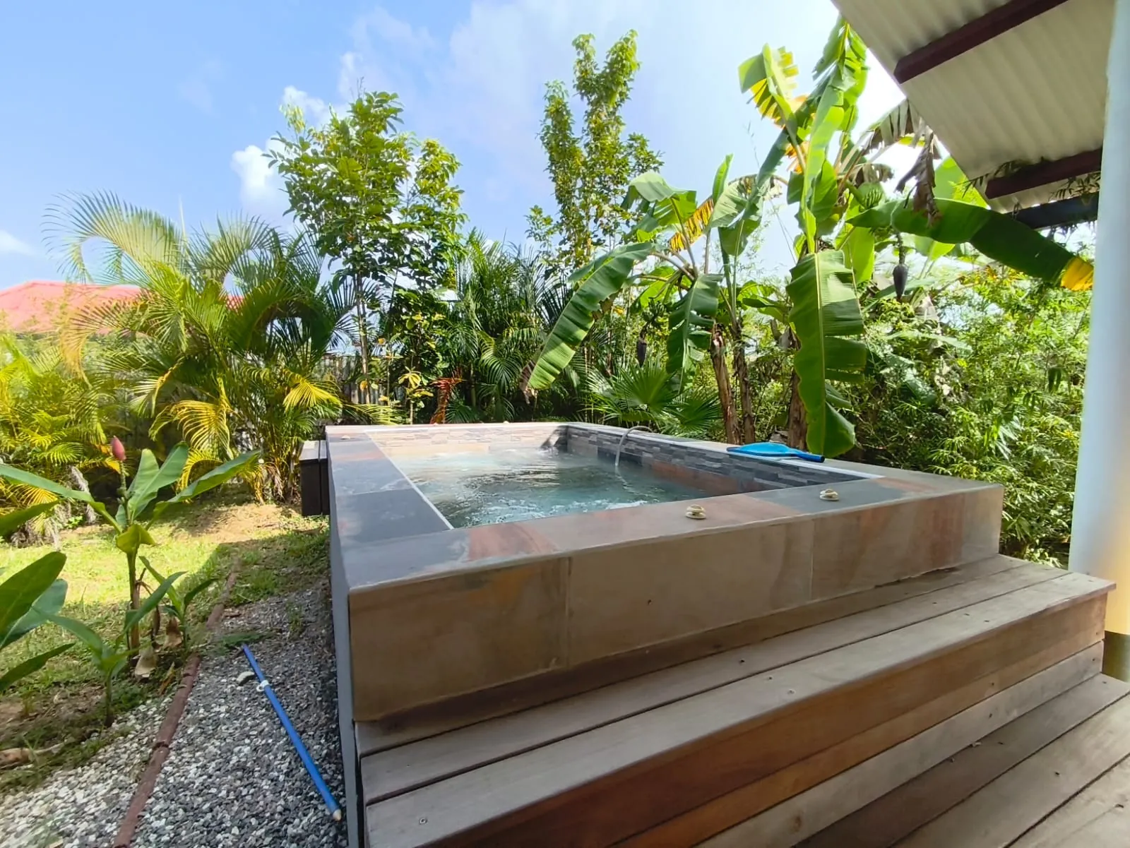 Maison créole de plain-pied à Matoury proche Cayenne – Terrasse, jardin et parking 