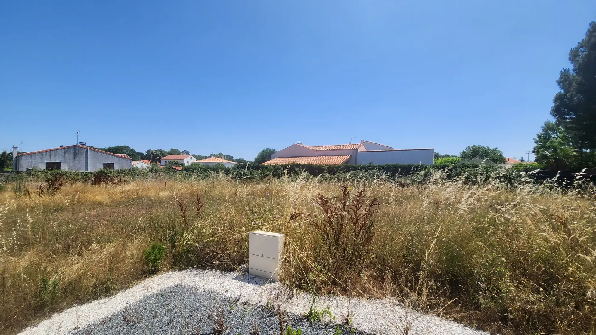 Terrain constructible de 300 m2 à Vaux-sur-Mer - Emplacement idéal proche de l’océan