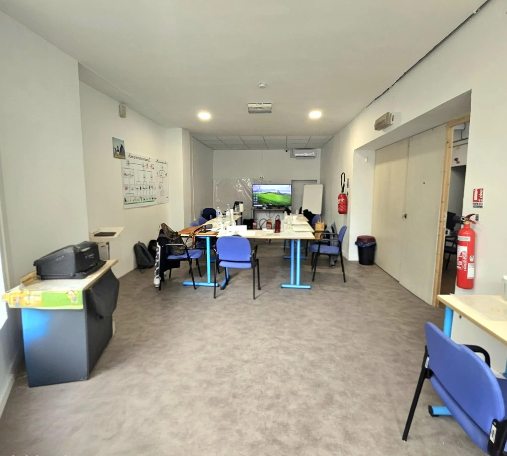 Immeuble à Bagnères-de-Bigorre avec local commercial loué et potentiel pour investissements 