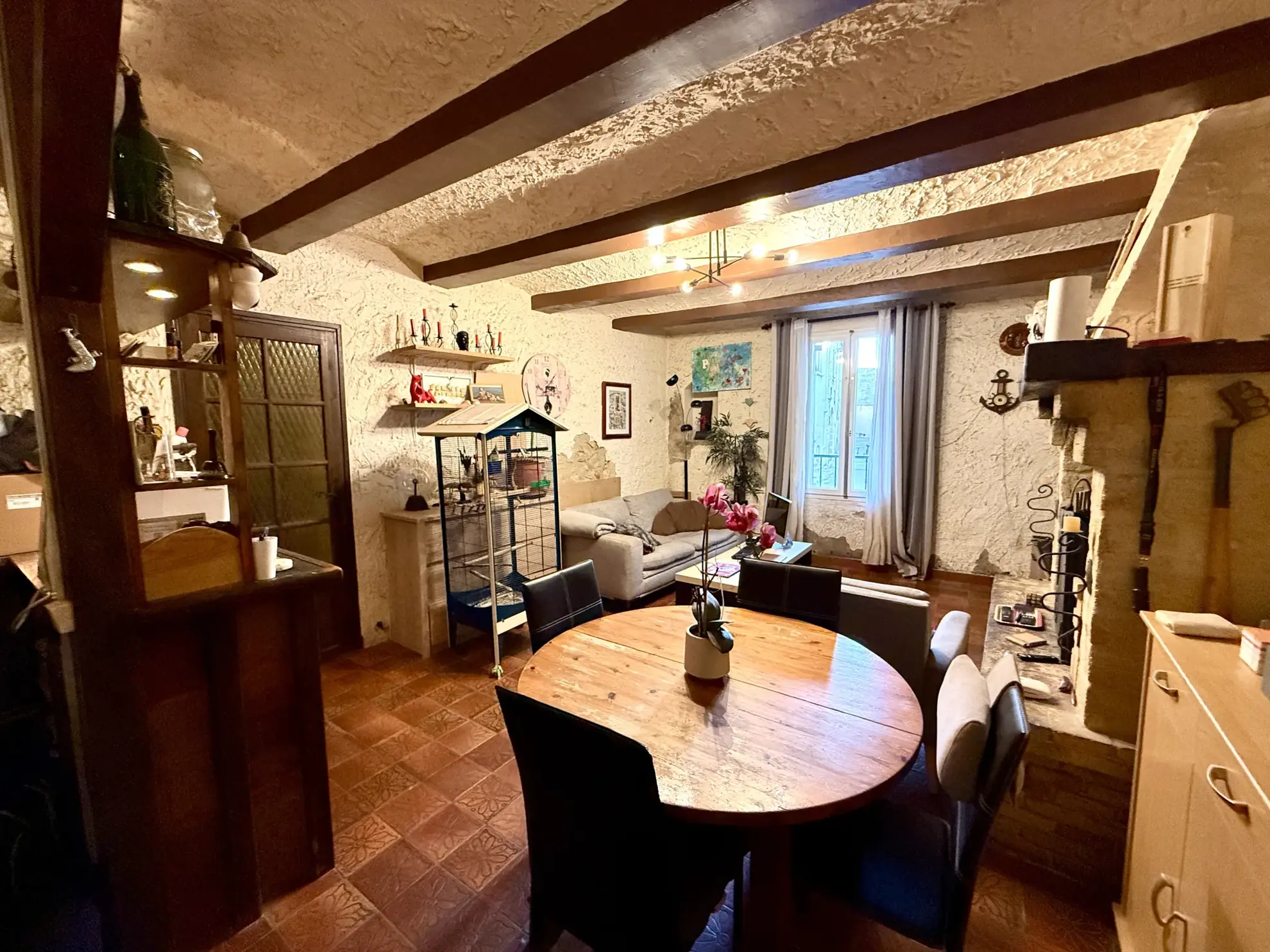 Maison de village à vendre de 110 m² à Aigues Vives avec garage et dépendance 