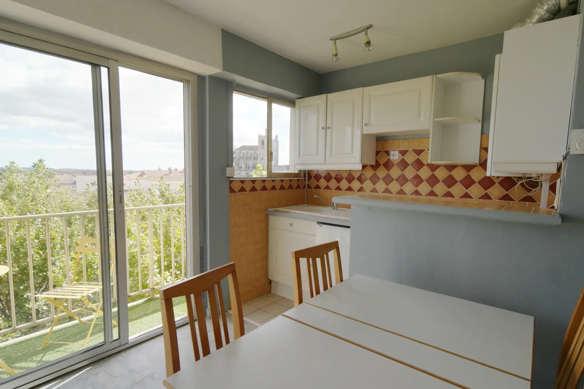 Appartement T2 lumineux avec vue sur la Cathédrale à Narbonne 