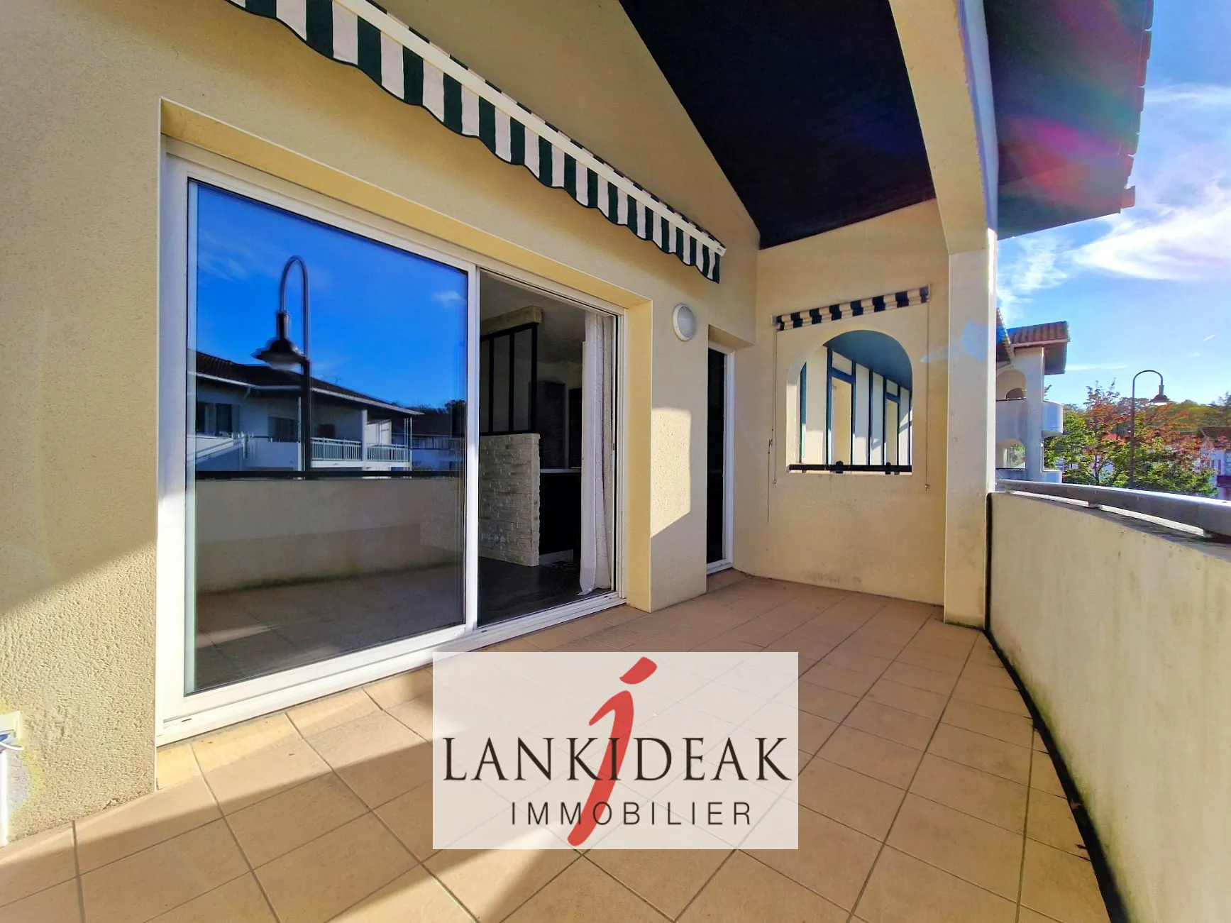 Appartement T3 de 64 m² avec terrasse, parking et cave à Ustaritz