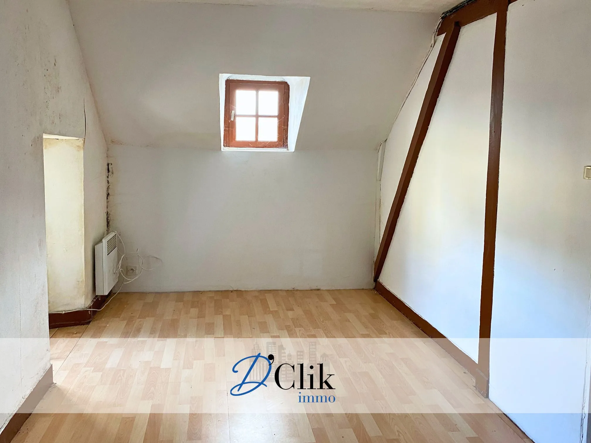 Ensemble immobilier à rénover à Laval - Maison principale et loge à réhabiliter 