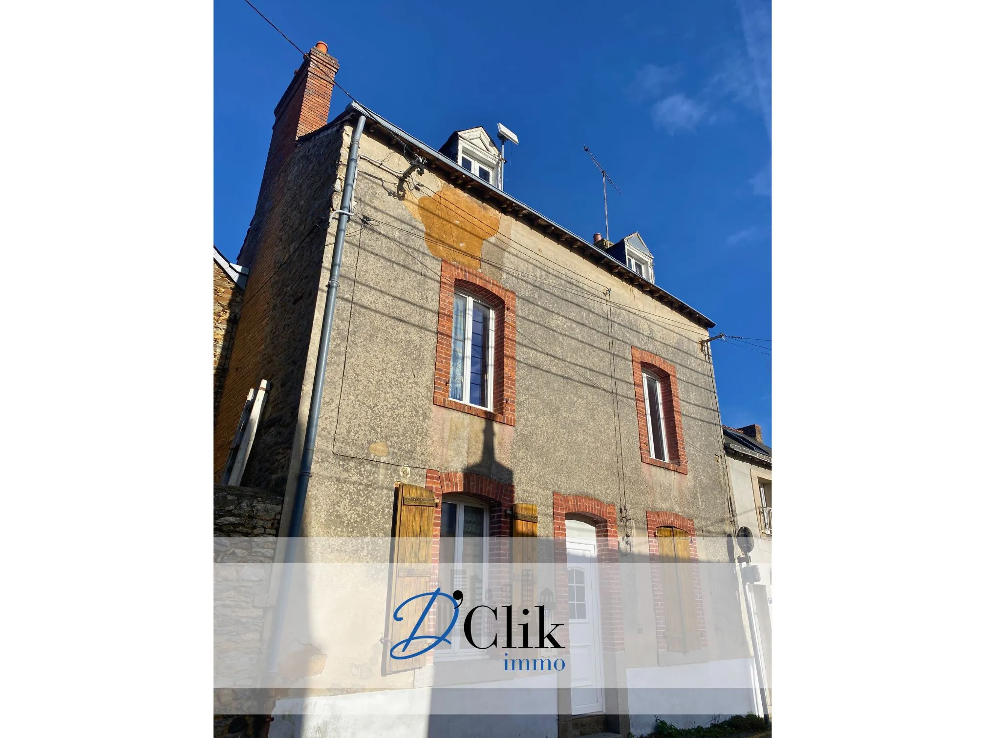 Ensemble immobilier à rénover à Laval - Maison principale et loge à réhabiliter 