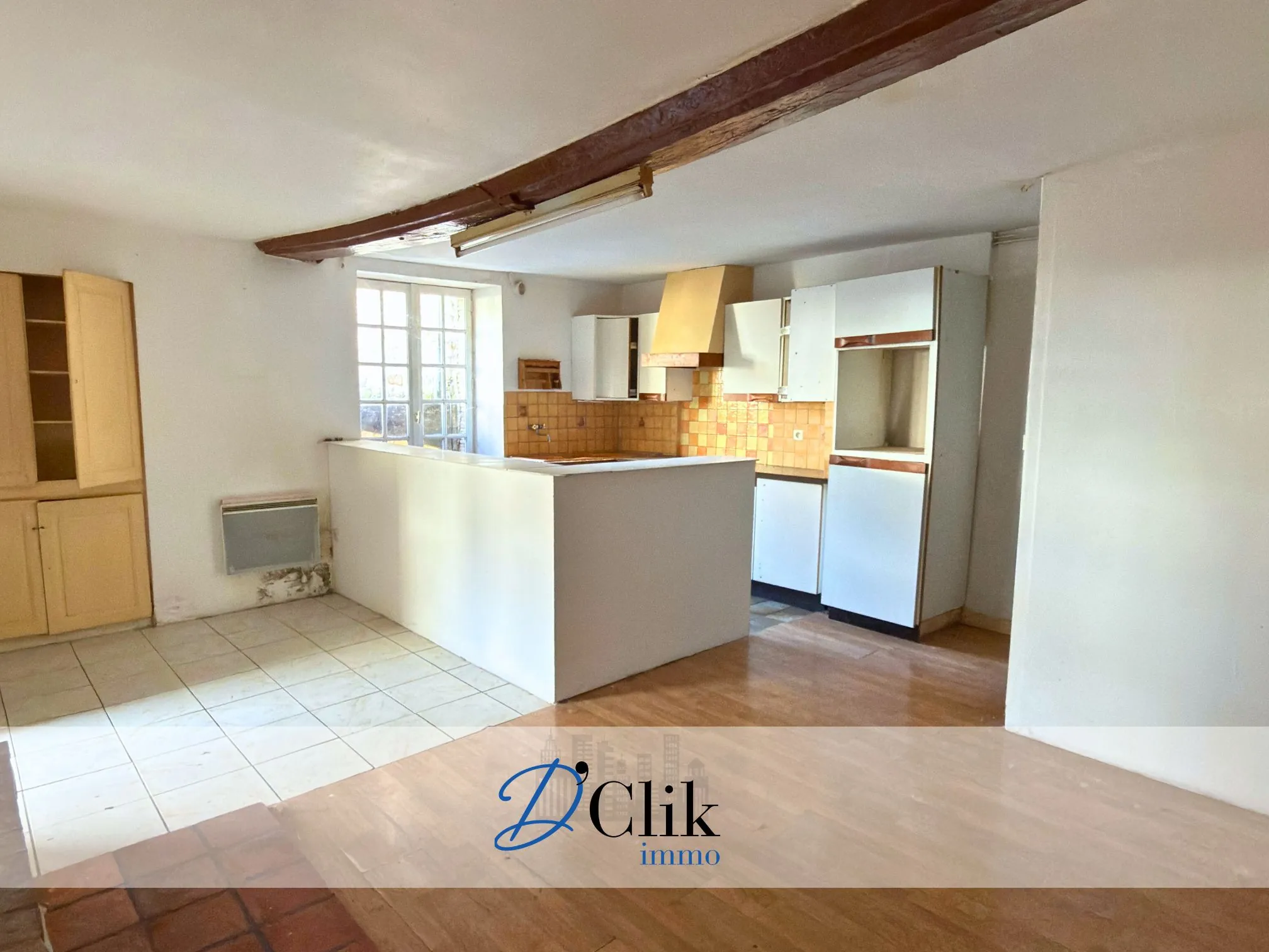 Ensemble immobilier à rénover à Laval - Maison principale et loge à réhabiliter 