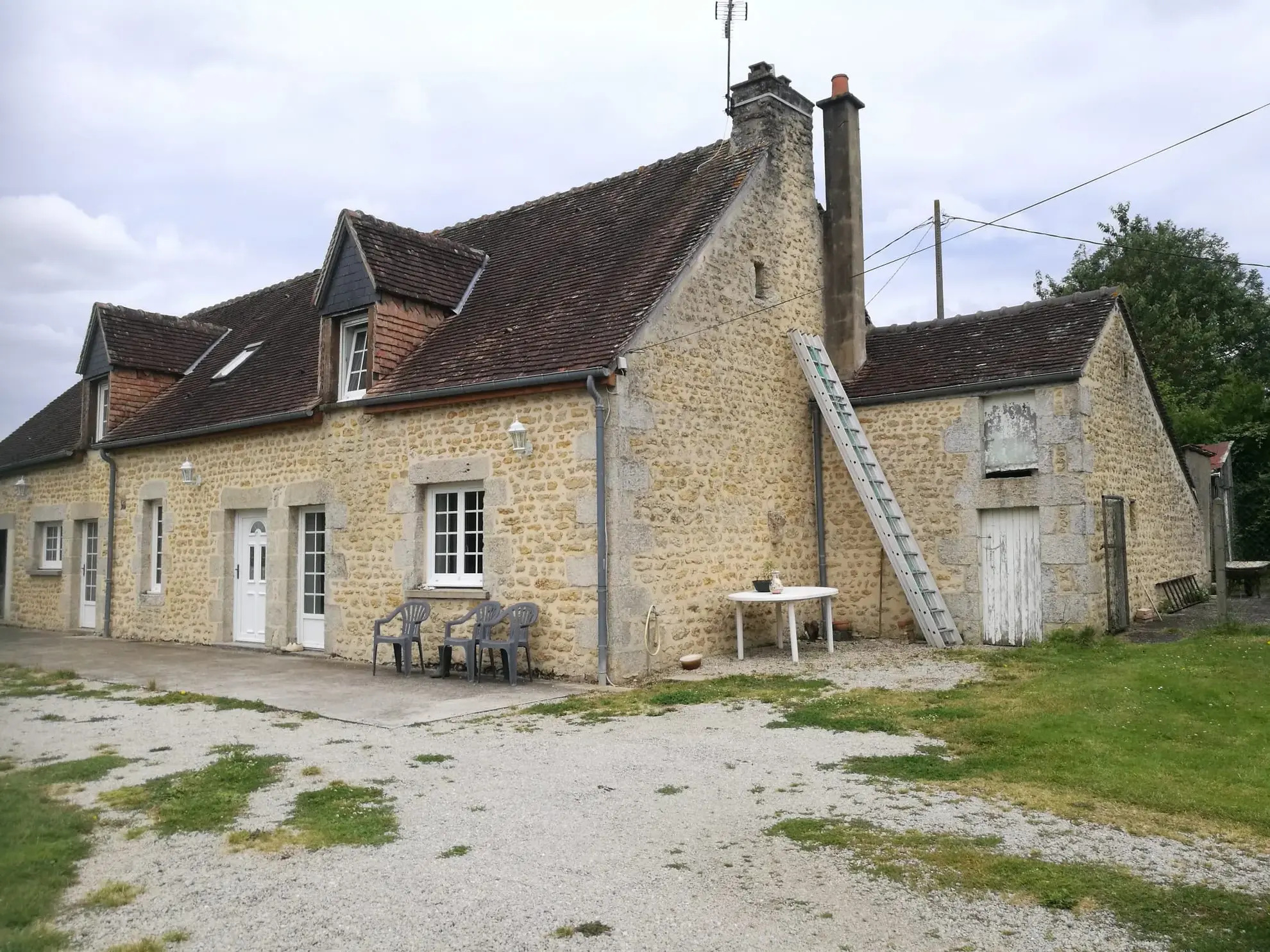 Maison à vendre à Hauterive de 140 m² avec terrain et hangar, proche d’Alençon 