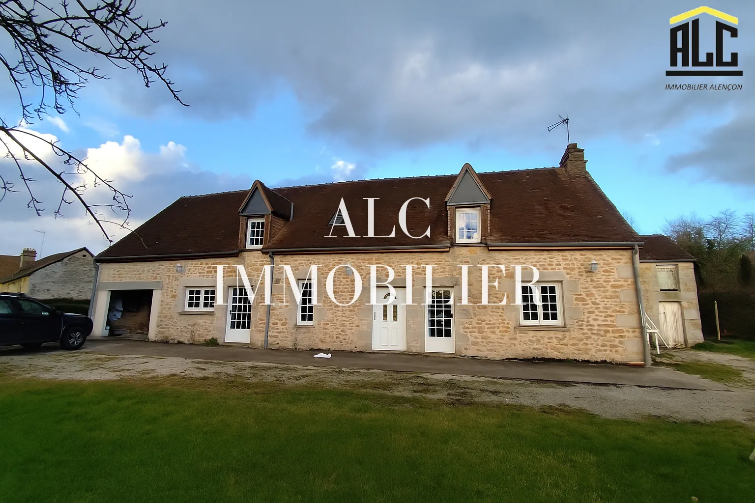 Maison à vendre à Hauterive de 140 m² avec terrain et hangar, proche d’Alençon 