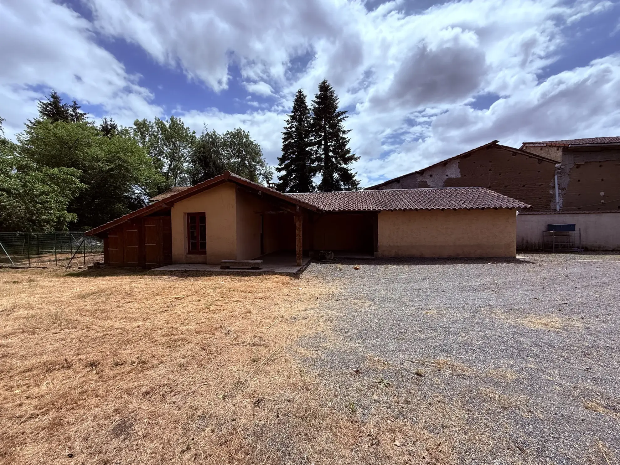 Maison familiale à vendre à St-Priest-Bramefant de 185 m² avec jardin 