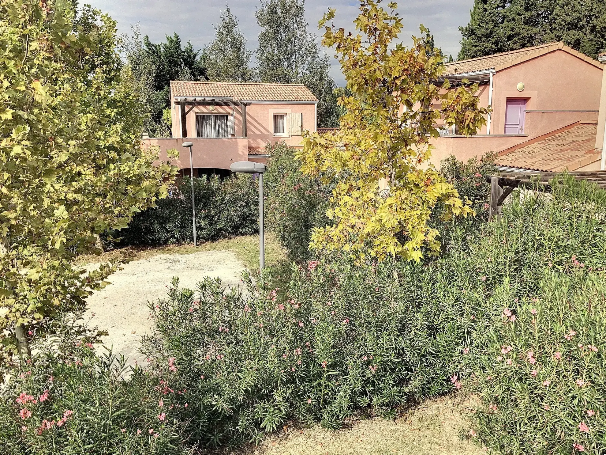 Appartement T2 avec terrasse en vente au Paradou, résidence sécurisée