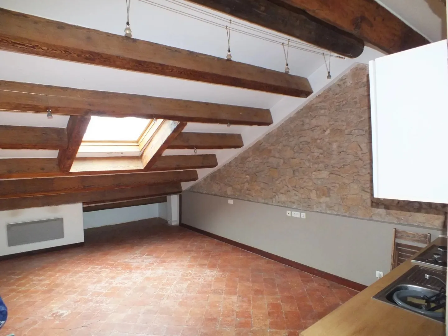 Appartement T2 à Rousset (13790) avec charme ancien et faibles charges 