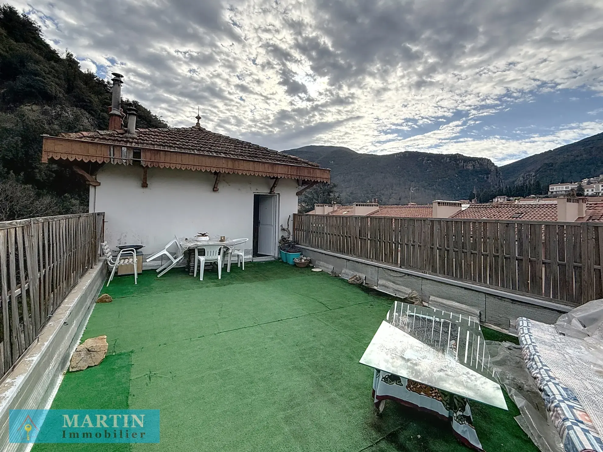 Immeuble avec 3 appartements et terrasse à Amélie-les-Bains