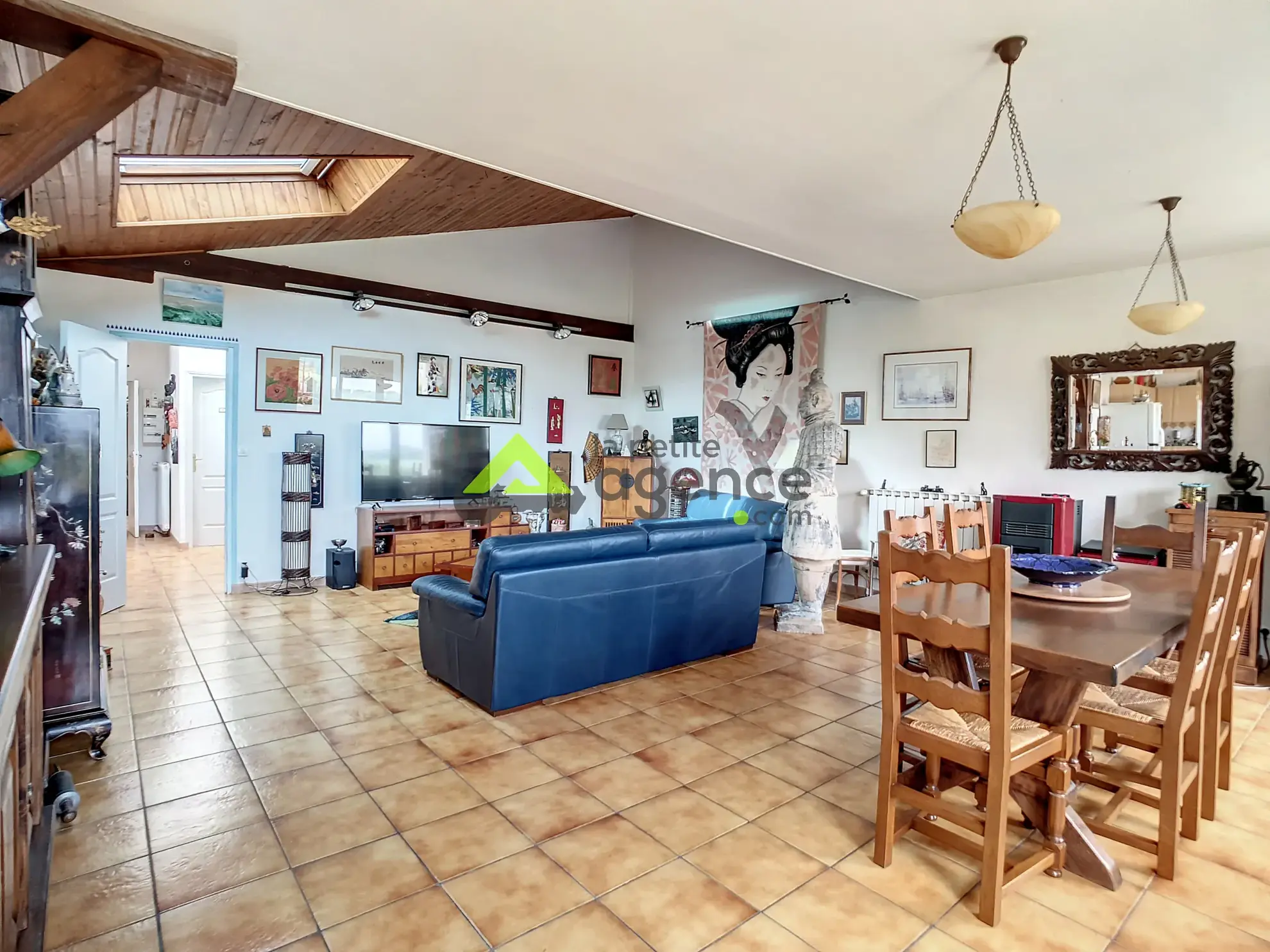 Ensemble immobilier avec immeuble locatif et maison à Bourganeuf de 294 m²