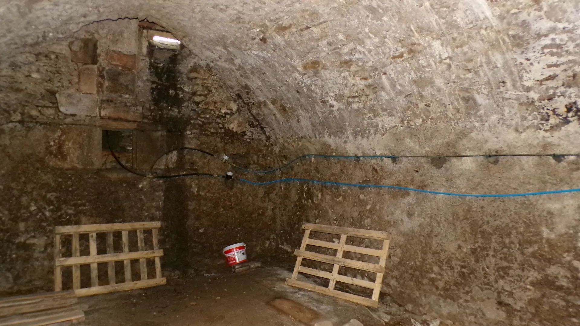 Maison de village avec deux appartements indépendants à Ainay-le-Château 