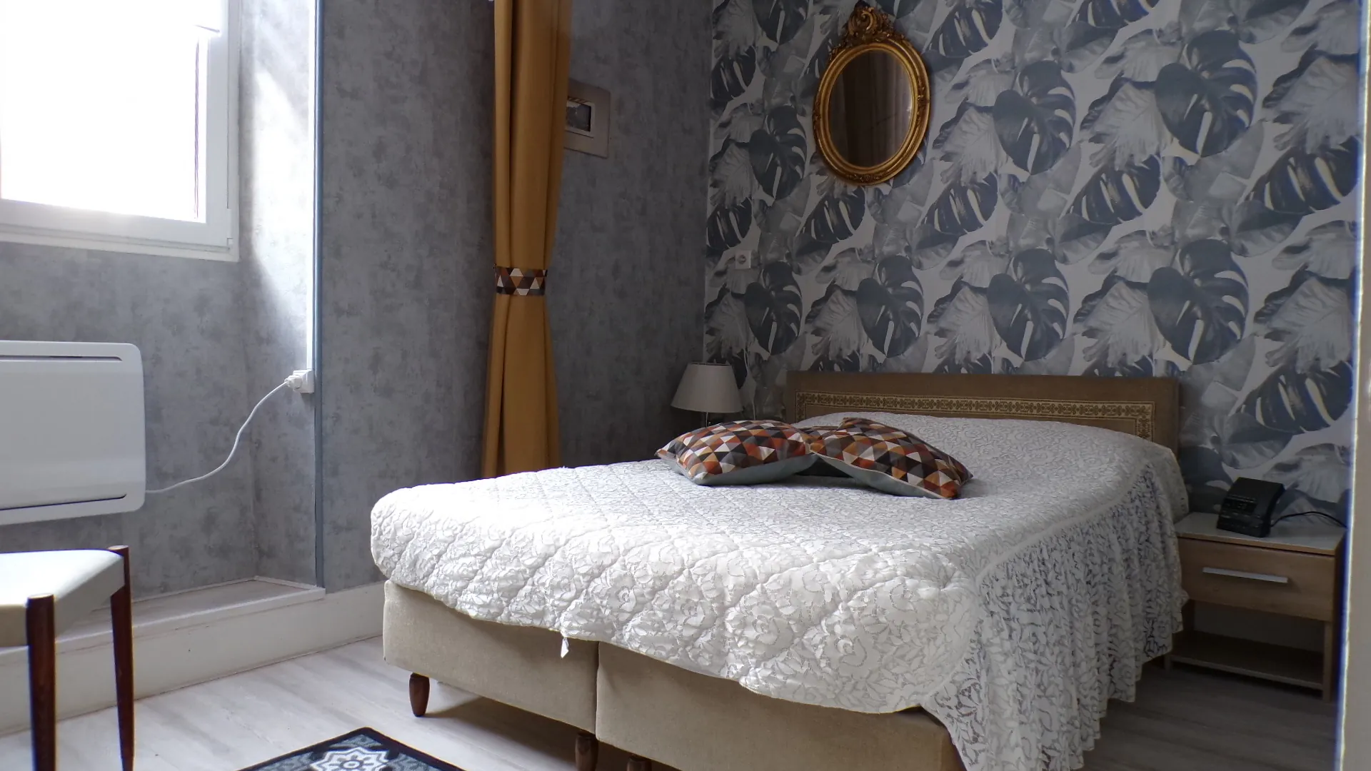 Maison de village avec deux appartements indépendants à Ainay-le-Château 