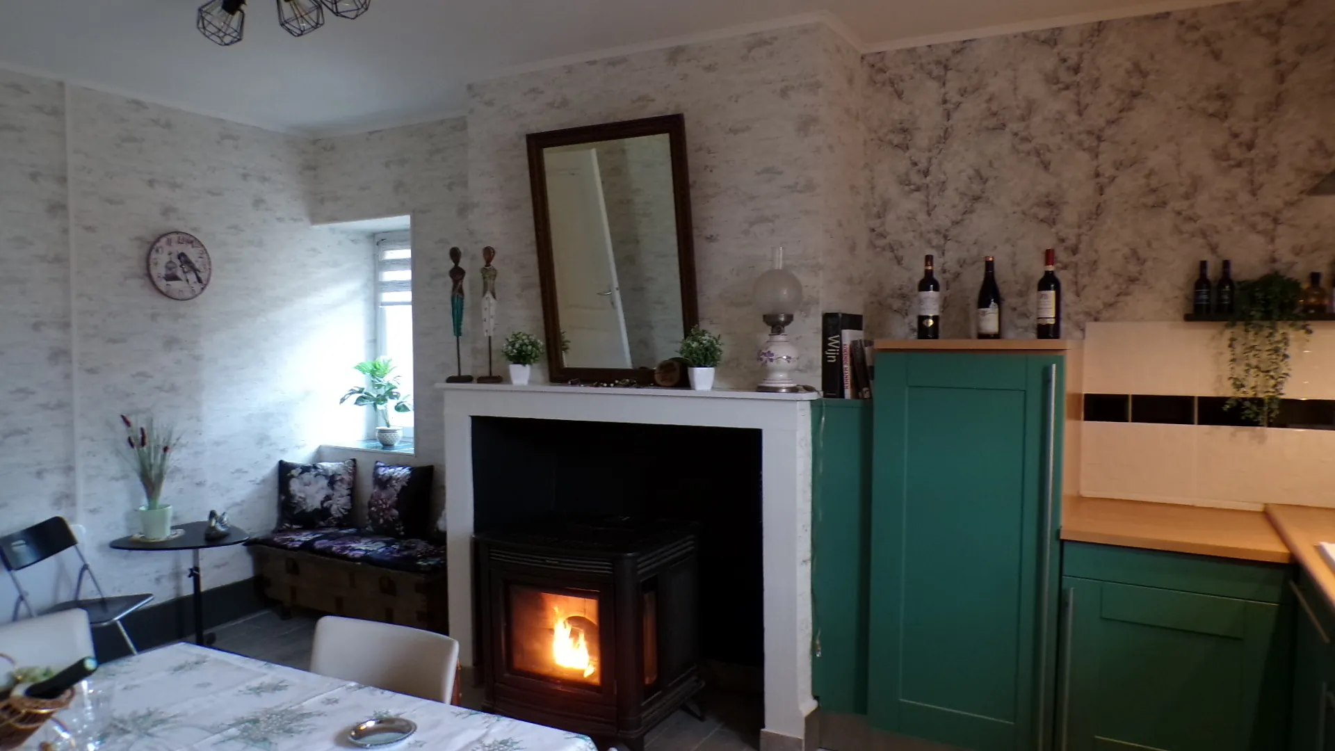 Maison de village avec deux appartements indépendants à Ainay-le-Château 